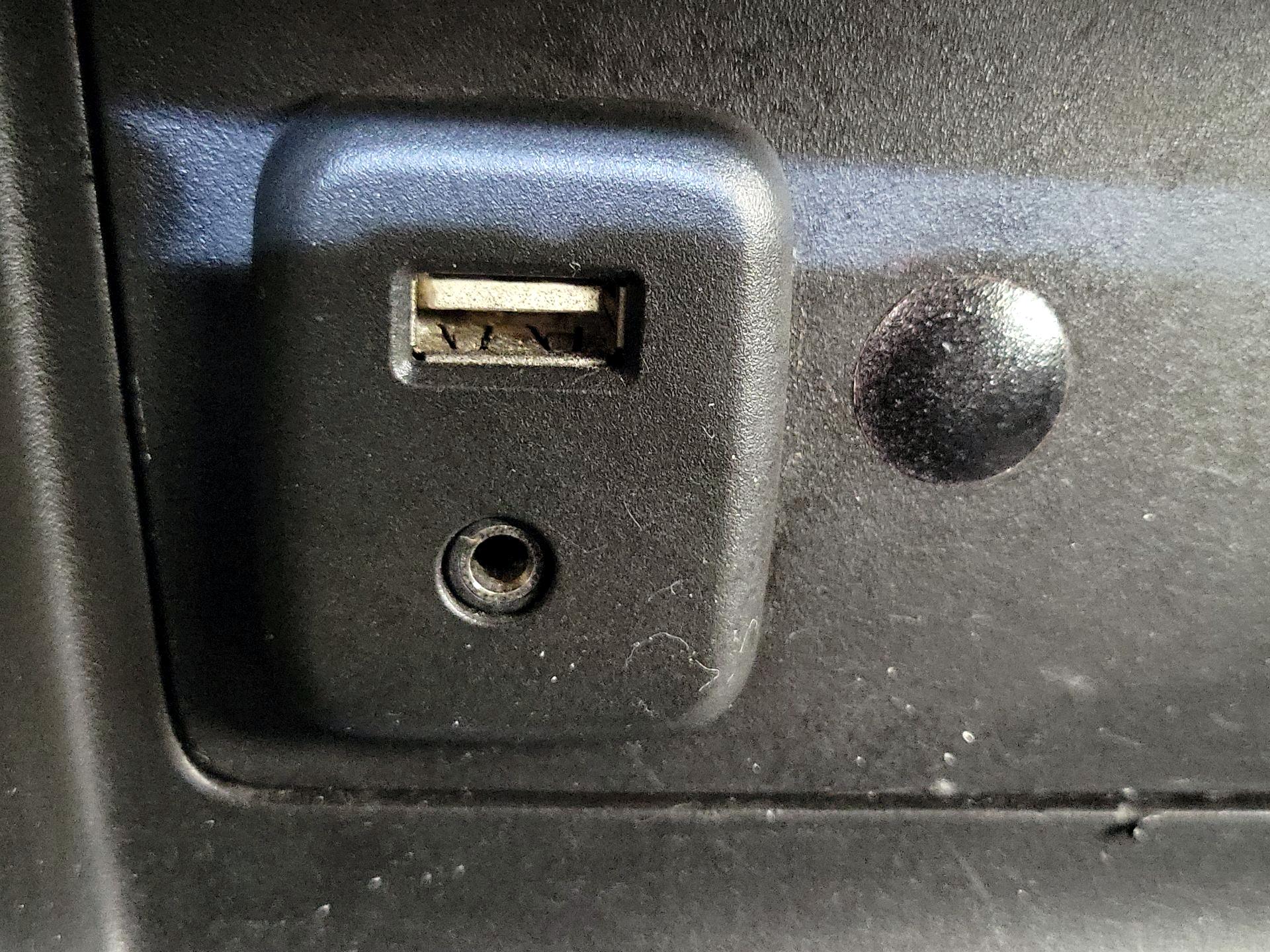 Thumbnail: 2016 Chevrolet Colorado - 18