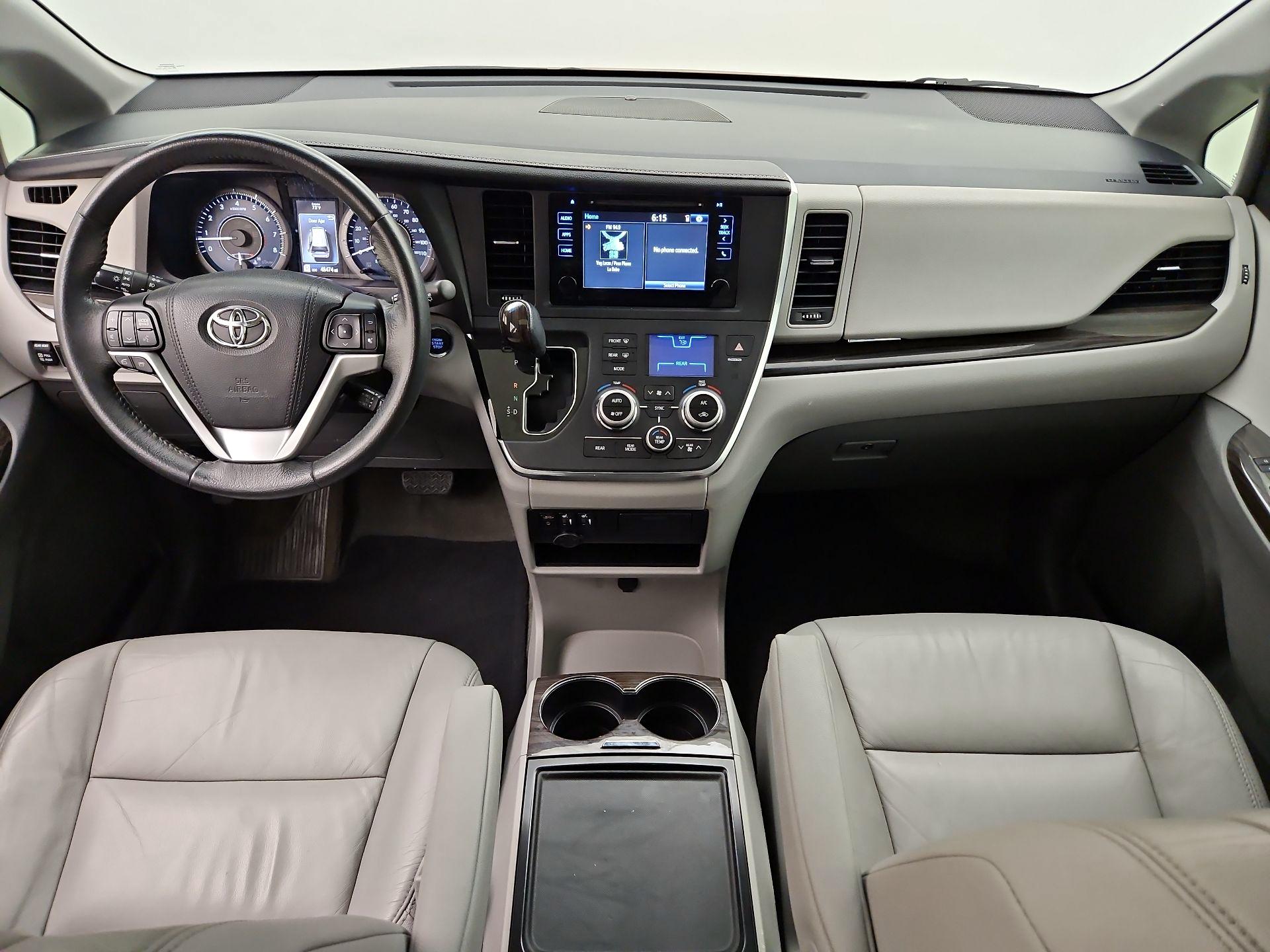 Thumbnail: 2017 Toyota Sienna - 9