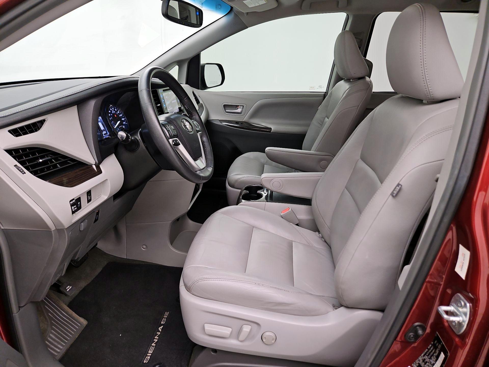 Thumbnail: 2017 Toyota Sienna - 11