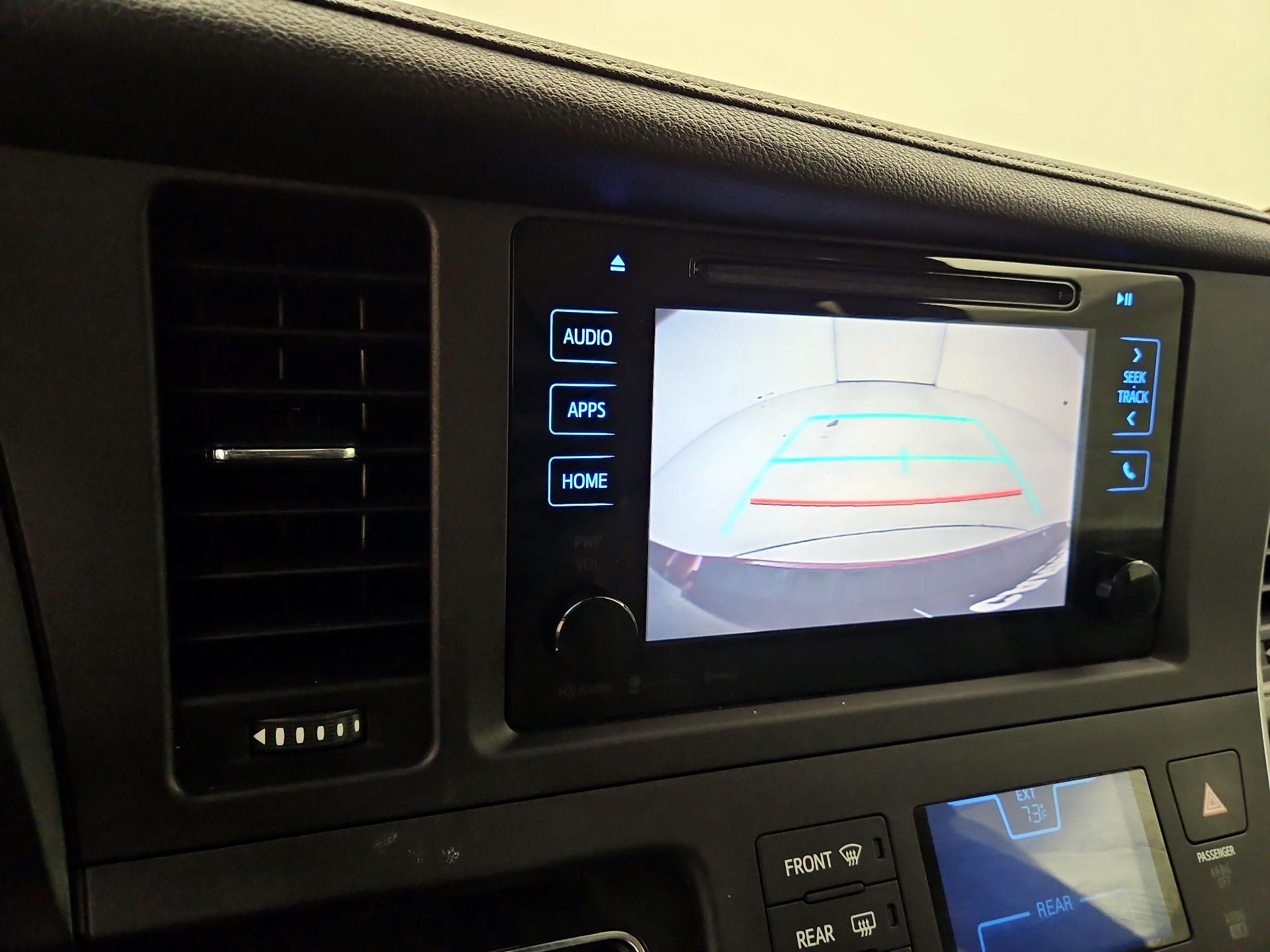 Thumbnail: 2017 Toyota Sienna - 14