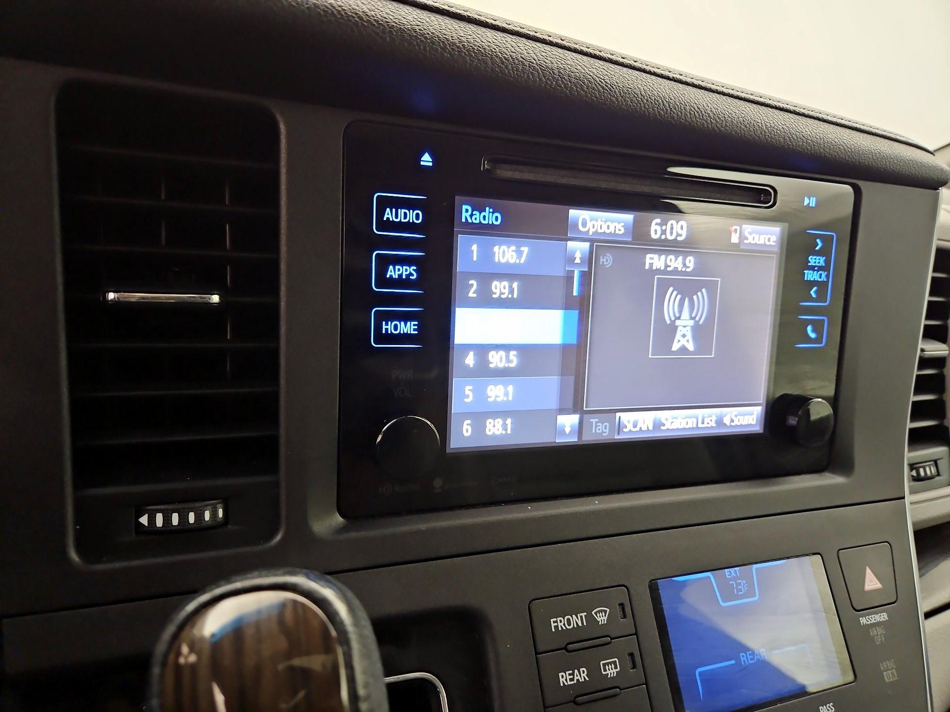 Thumbnail: 2017 Toyota Sienna - 15