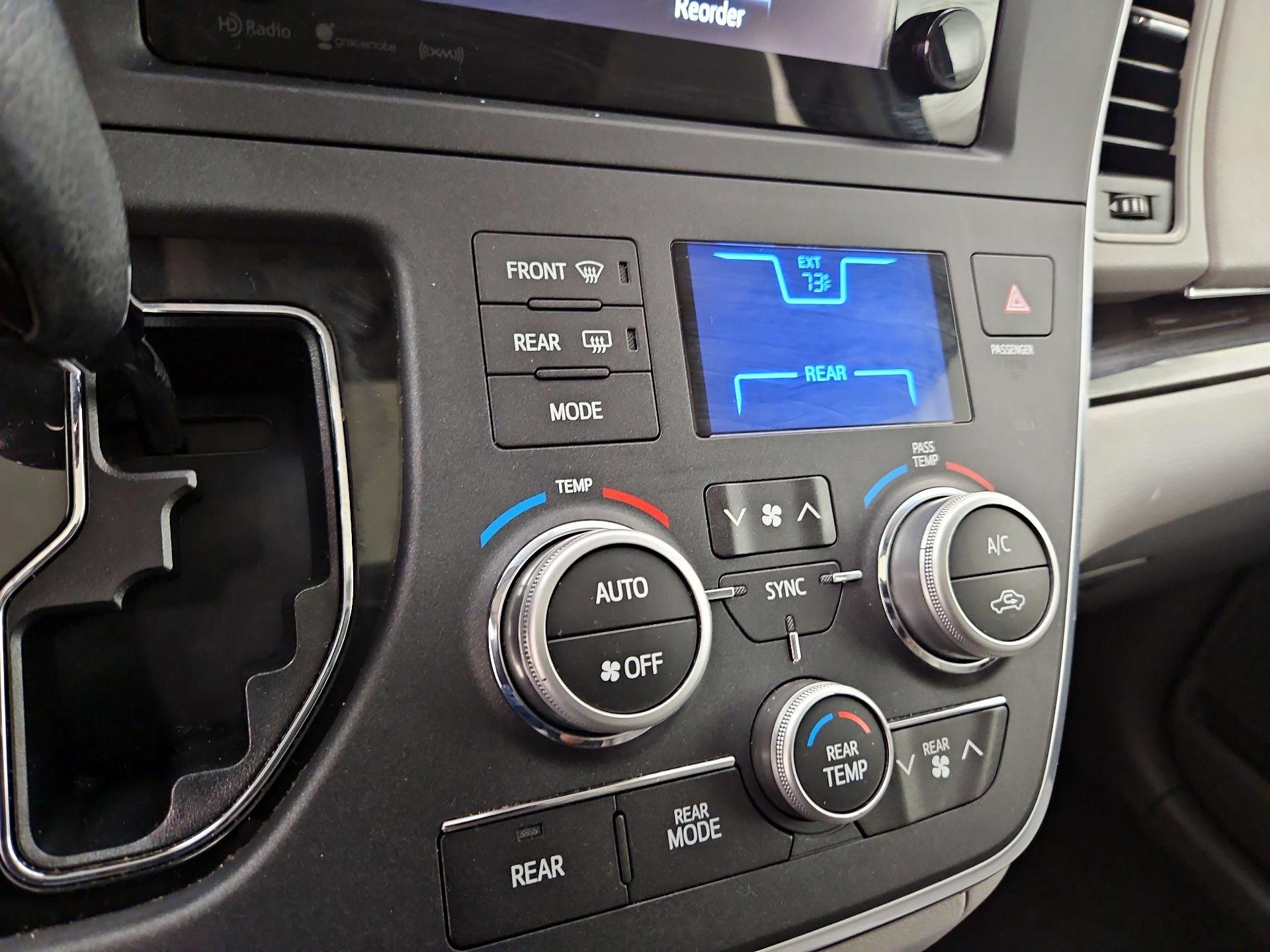 Thumbnail: 2017 Toyota Sienna - 16