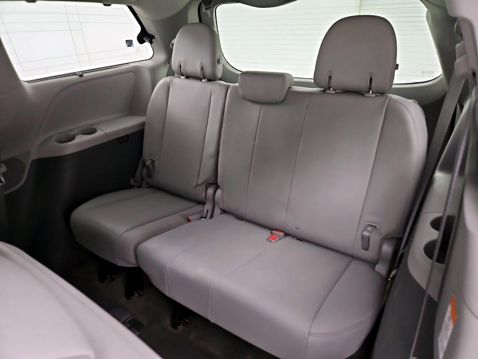 Thumbnail: 2017 Toyota Sienna - 20