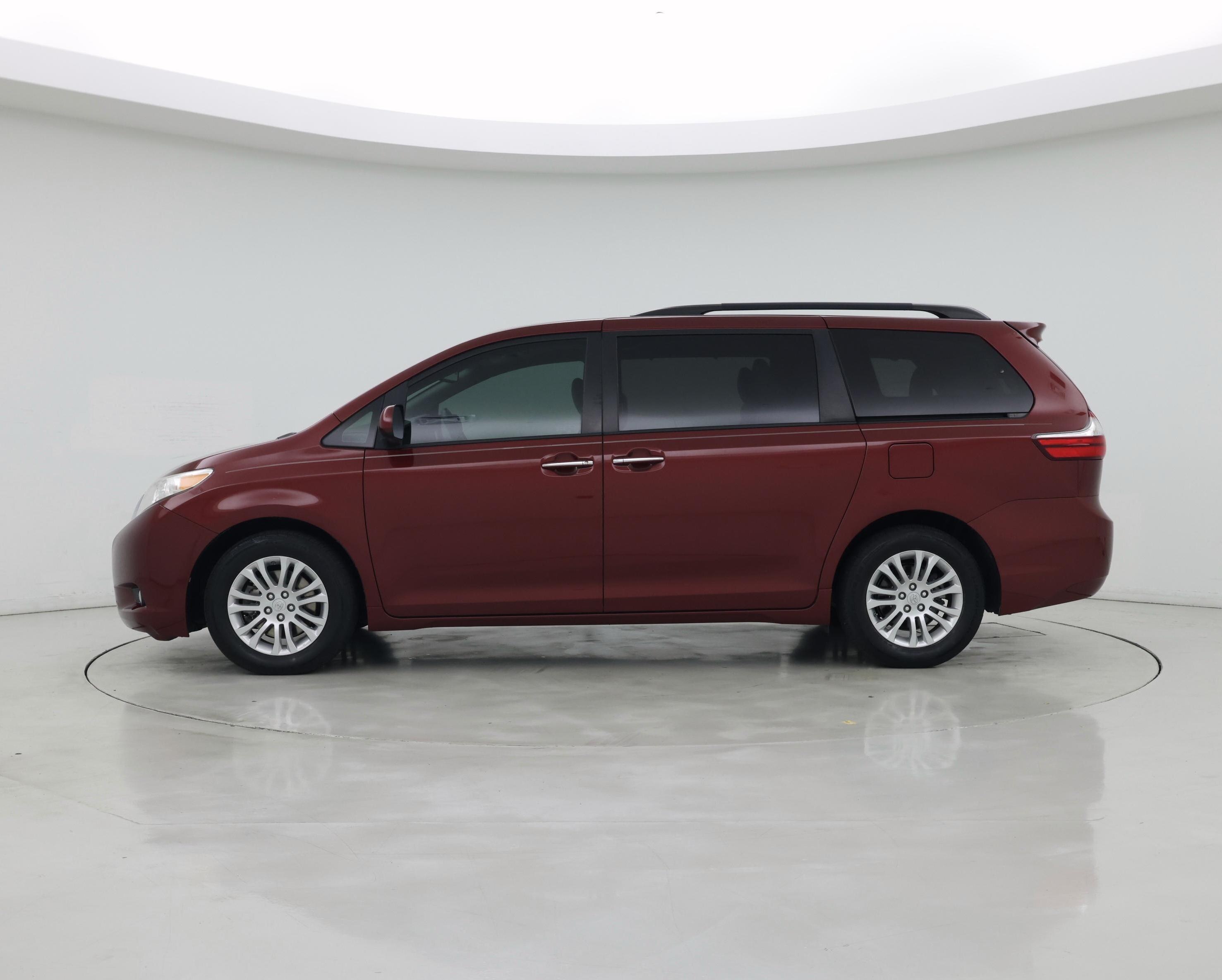 Thumbnail: 2017 Toyota Sienna - 3