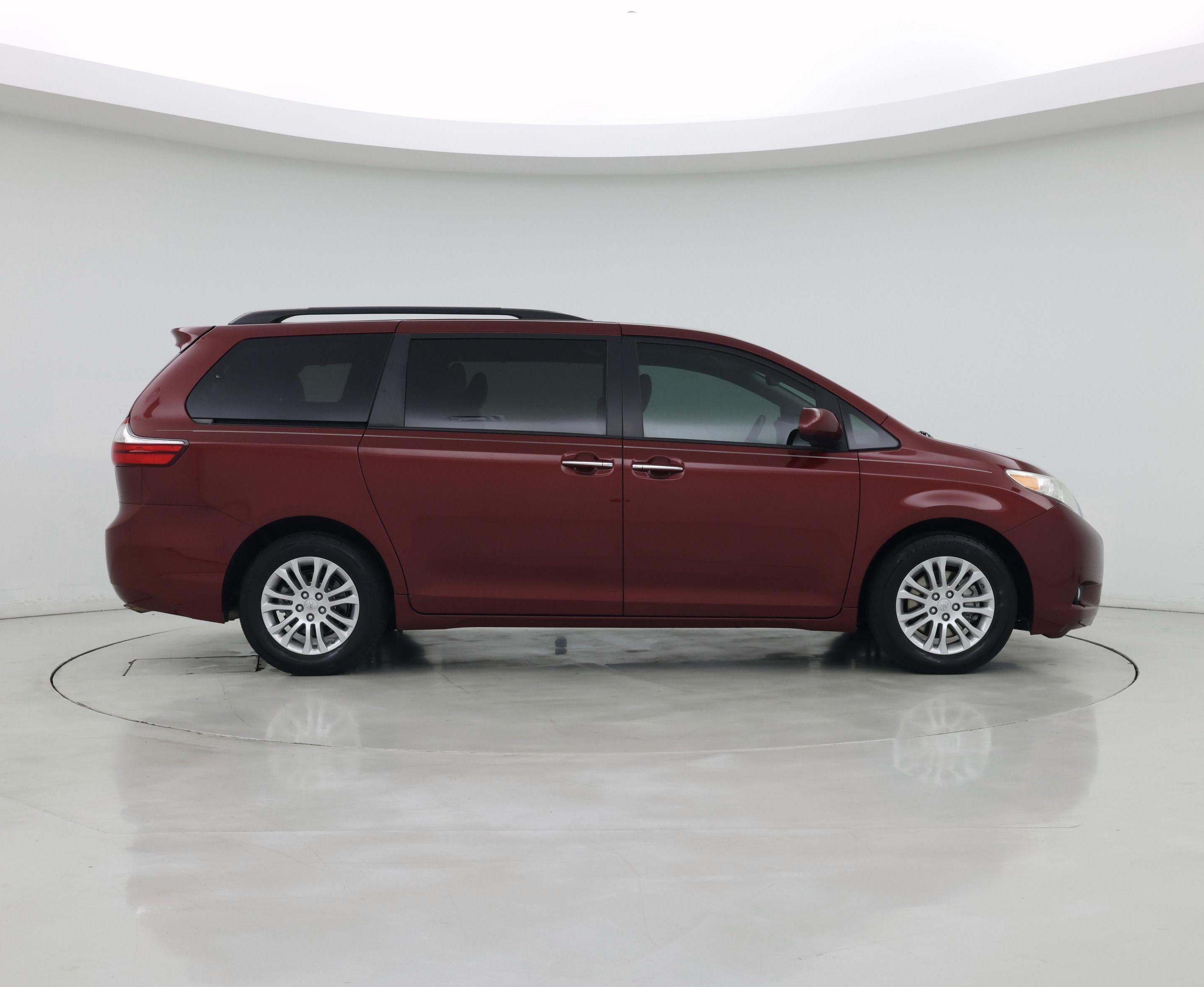 Thumbnail: 2017 Toyota Sienna - 7