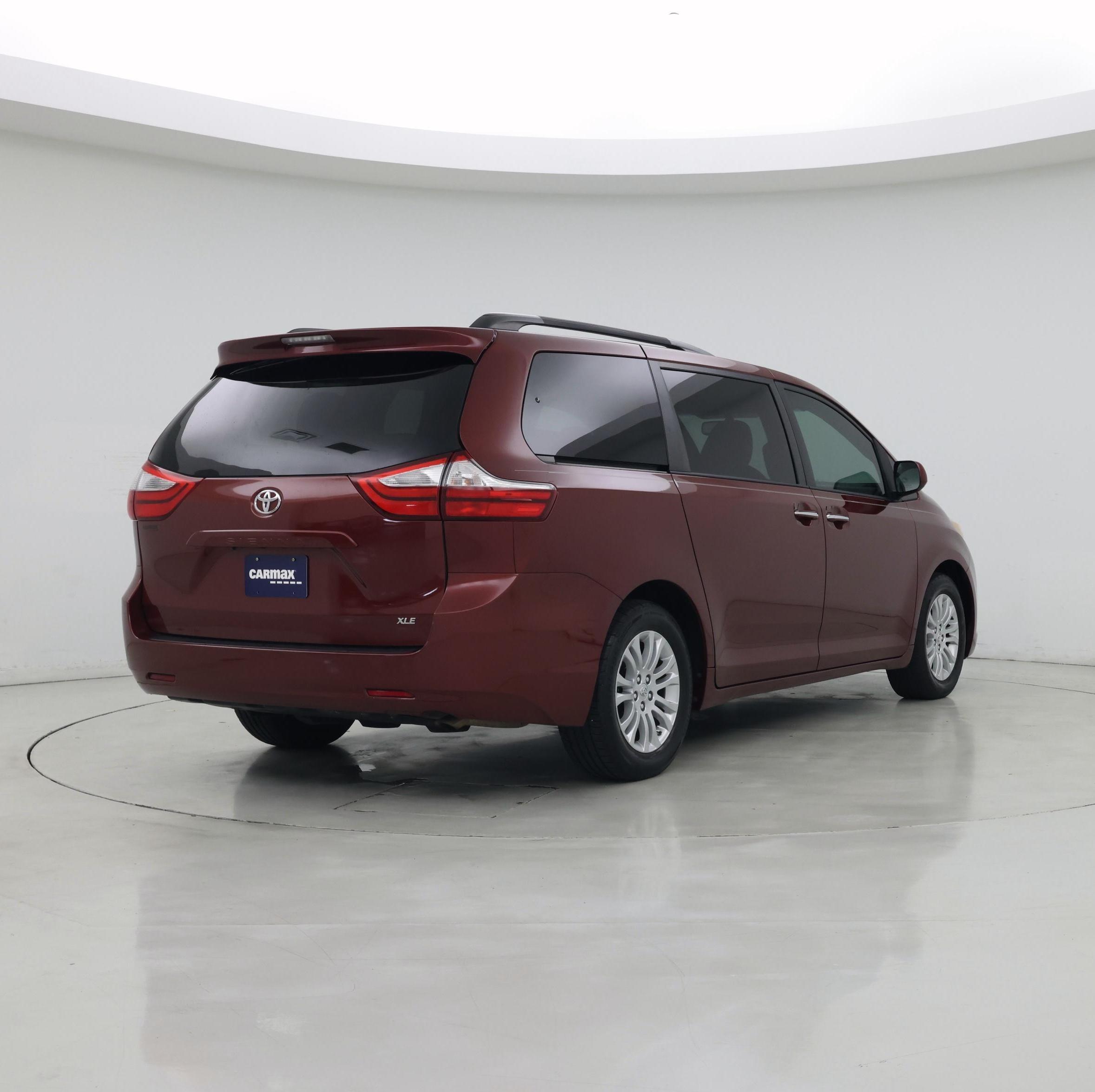 Thumbnail: 2017 Toyota Sienna - 8