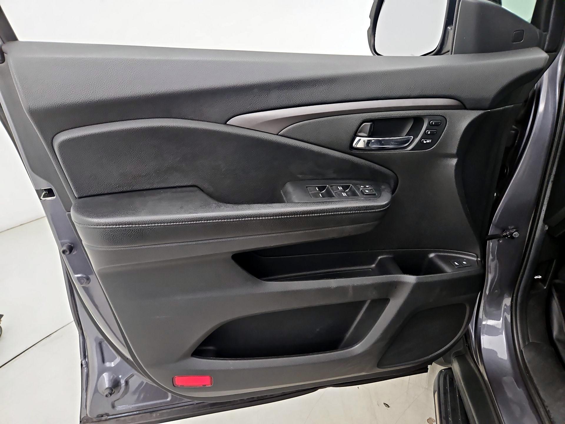 Thumbnail: 2020 Honda Pilot - 12