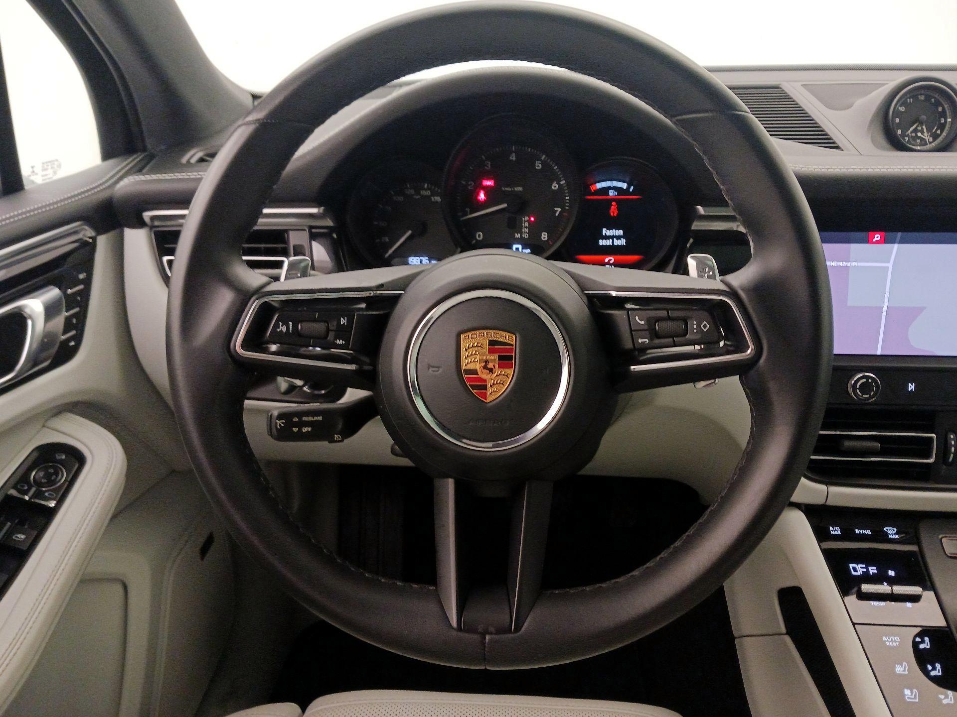 Thumbnail: 2022 Porsche Macan - 10