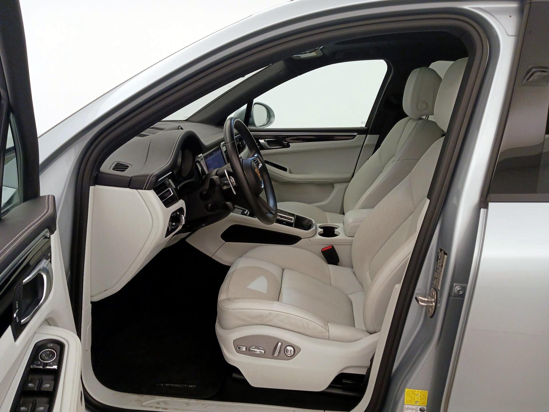 Thumbnail: 2022 Porsche Macan - 11