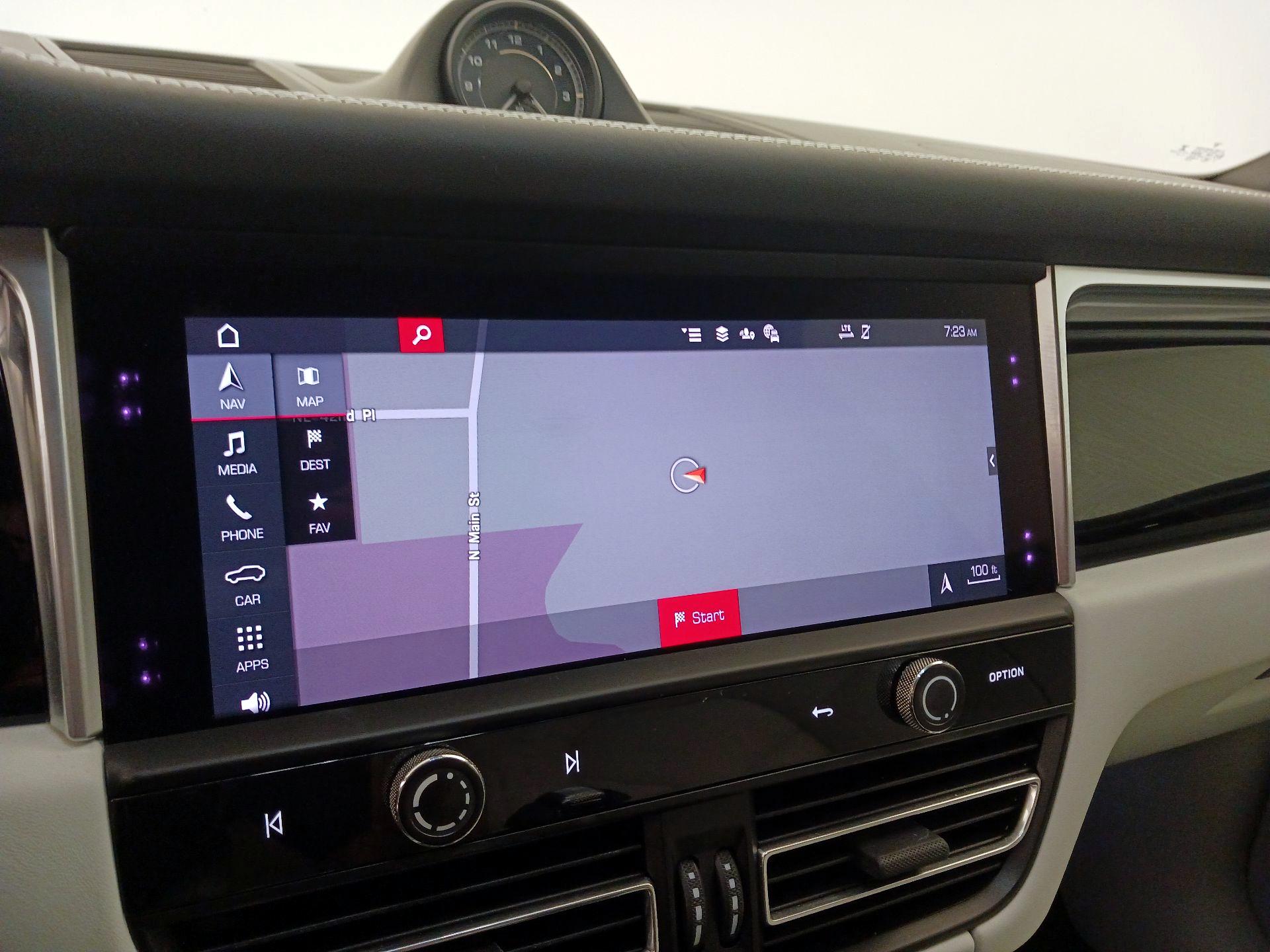 Thumbnail: 2022 Porsche Macan - 14