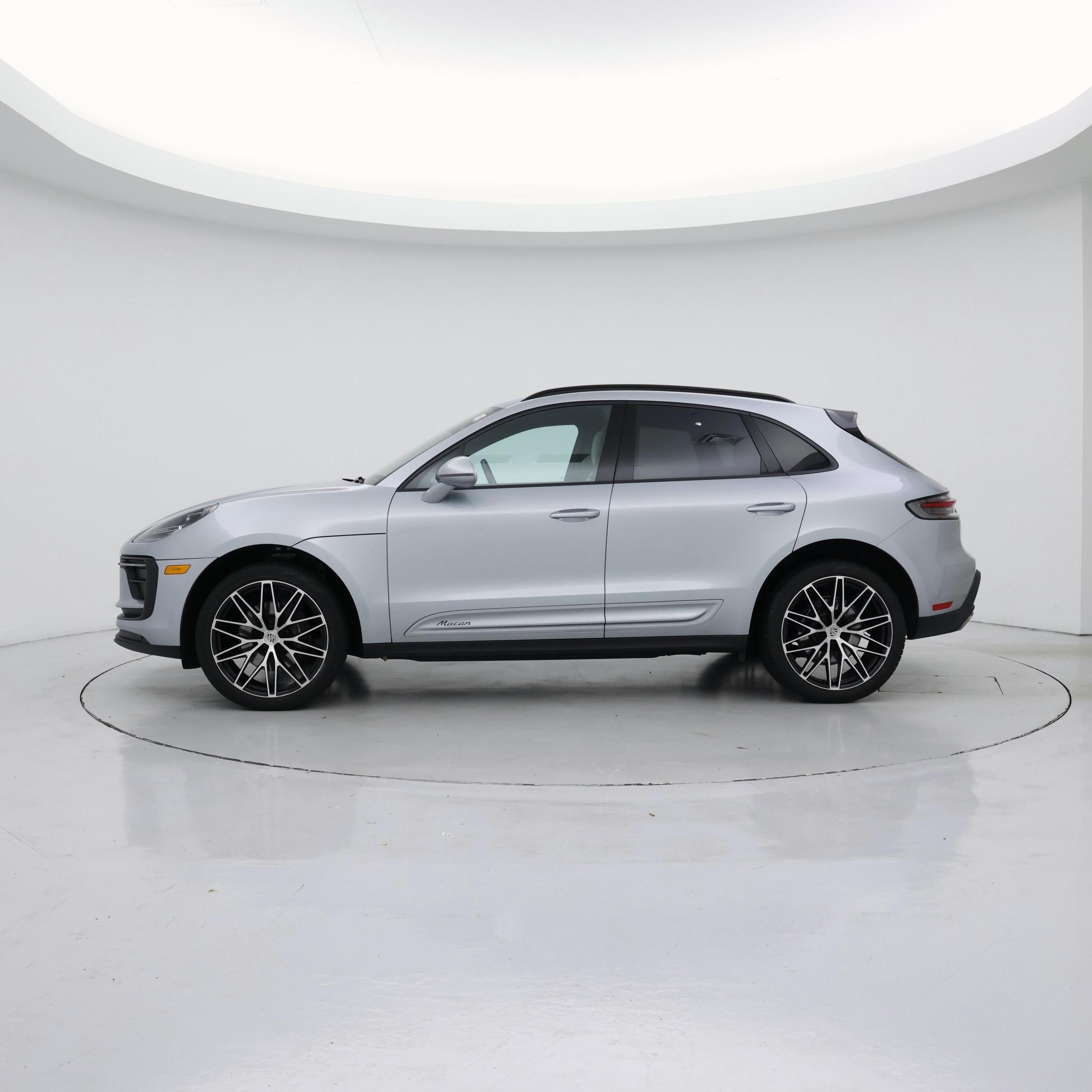 Thumbnail: 2022 Porsche Macan - 3