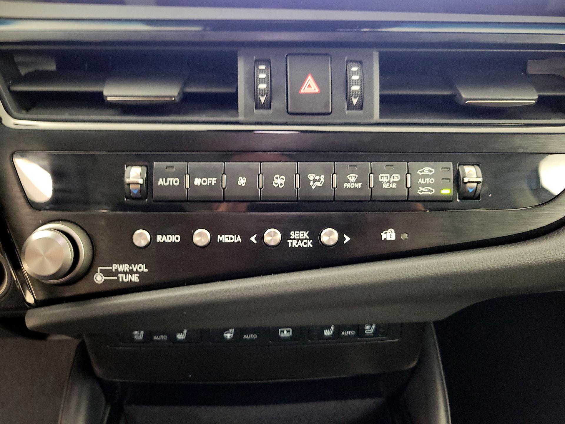 Thumbnail: 2024 Lexus ES - 17