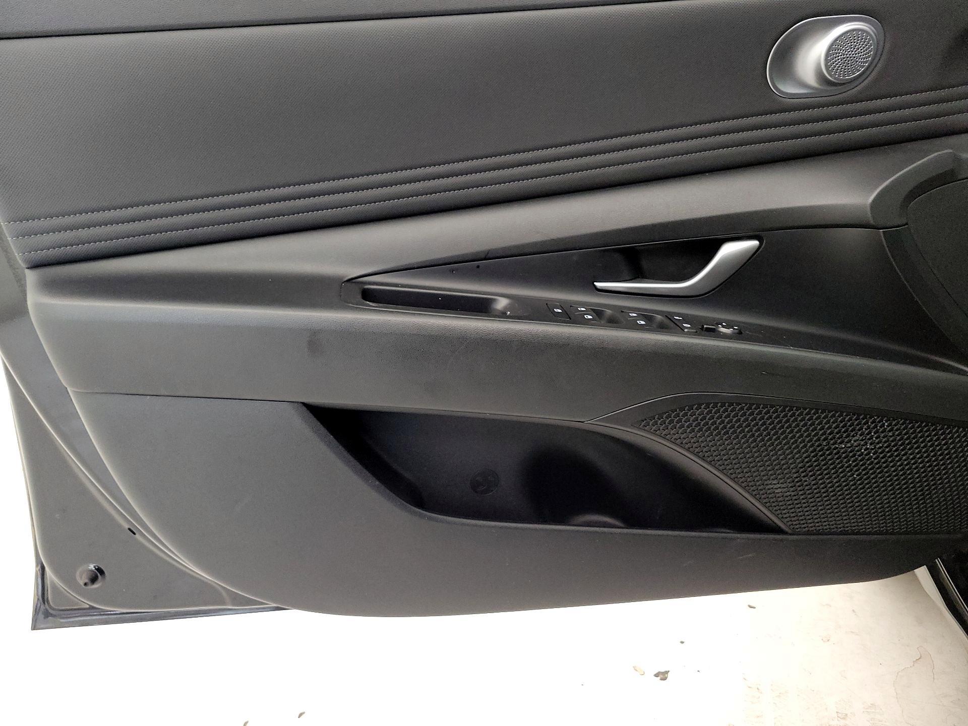 Thumbnail: 2023 Hyundai Elantra - 12