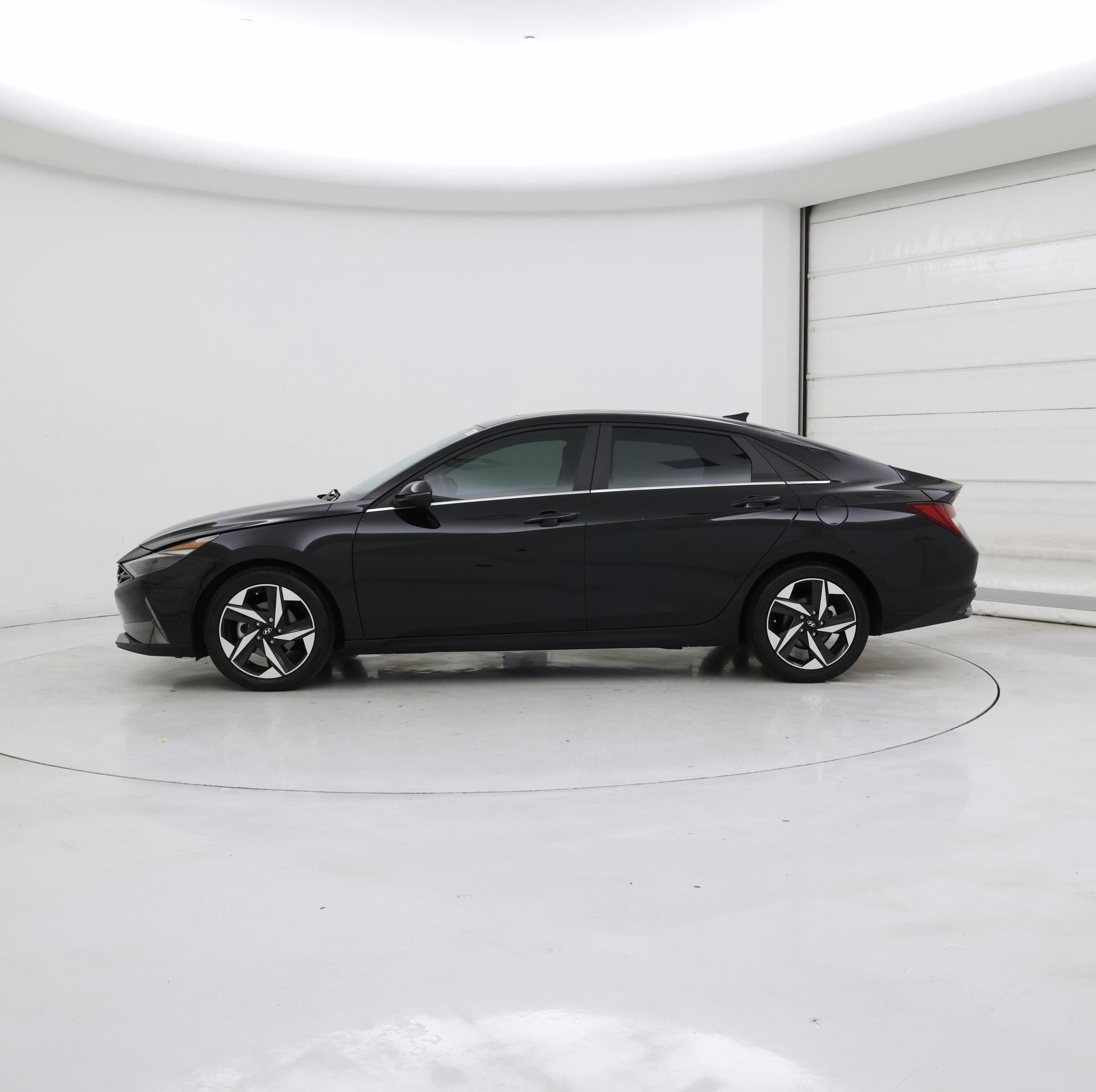 Thumbnail: 2023 Hyundai Elantra - 3