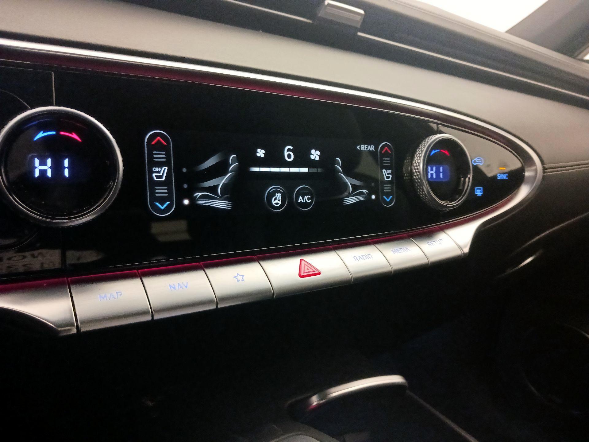 Thumbnail: 2023 Genesis GV70 - 17