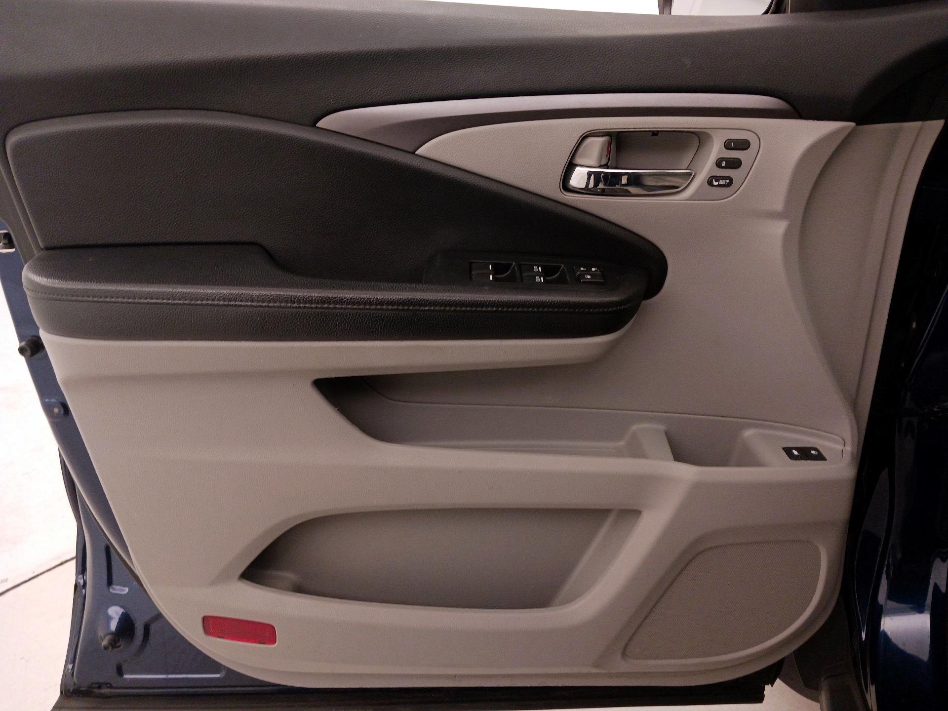 Thumbnail: 2020 Honda Pilot - 12