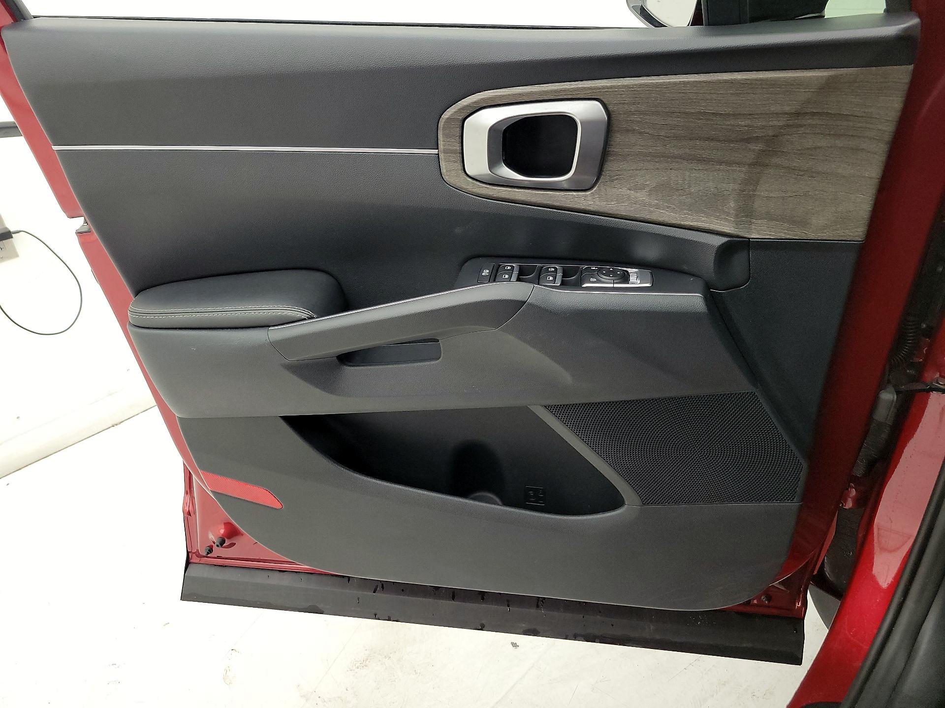 Thumbnail: 2023 Kia Sorento - 12