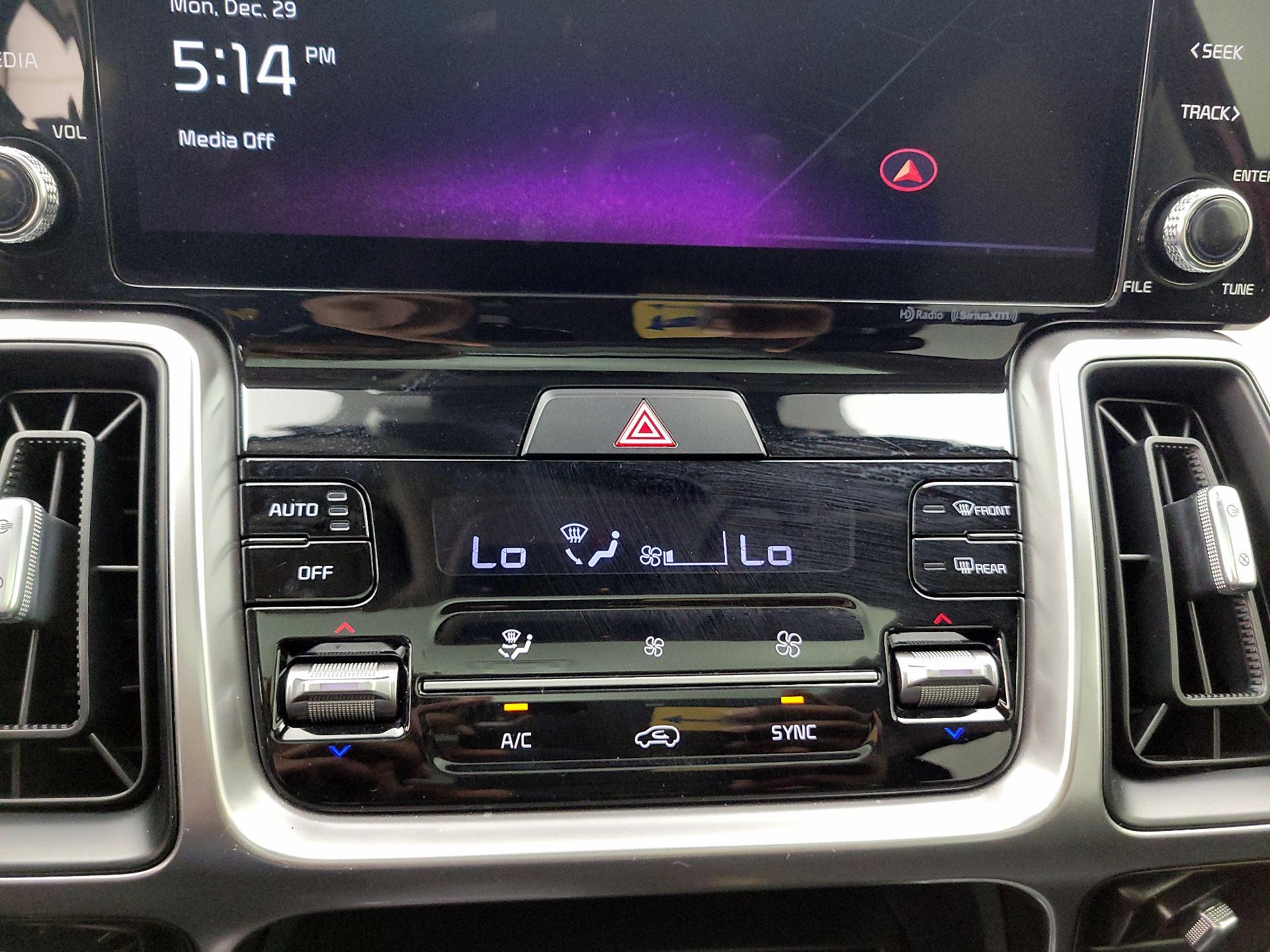 Thumbnail: 2023 Kia Sorento - 17