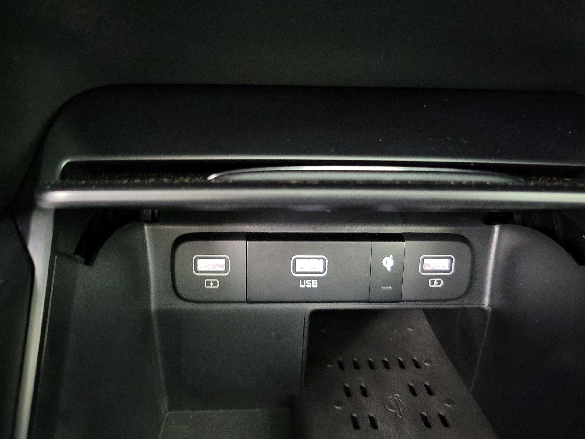 Thumbnail: 2023 Kia Sorento - 19