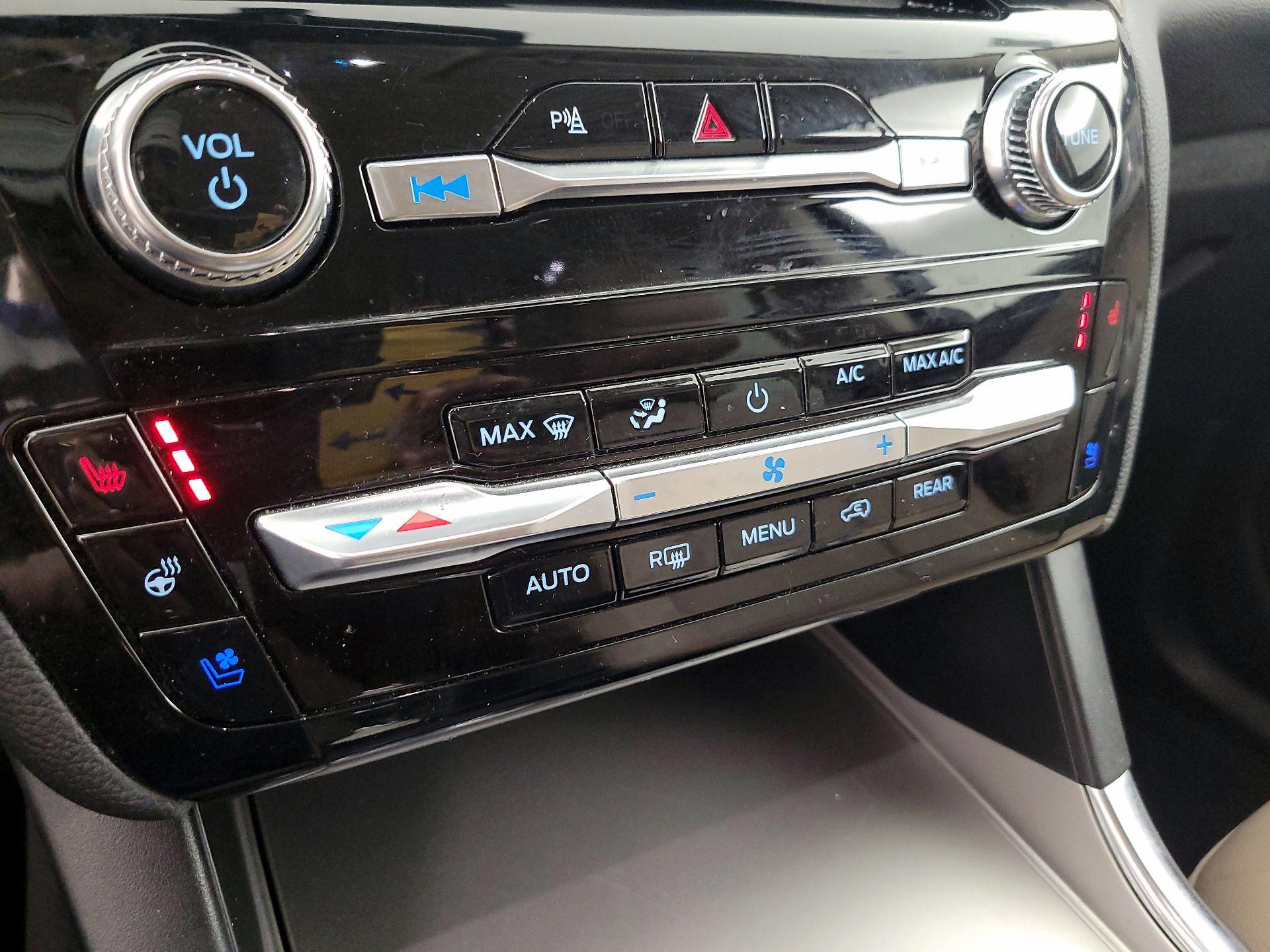 Thumbnail: 2023 Ford Explorer - 17