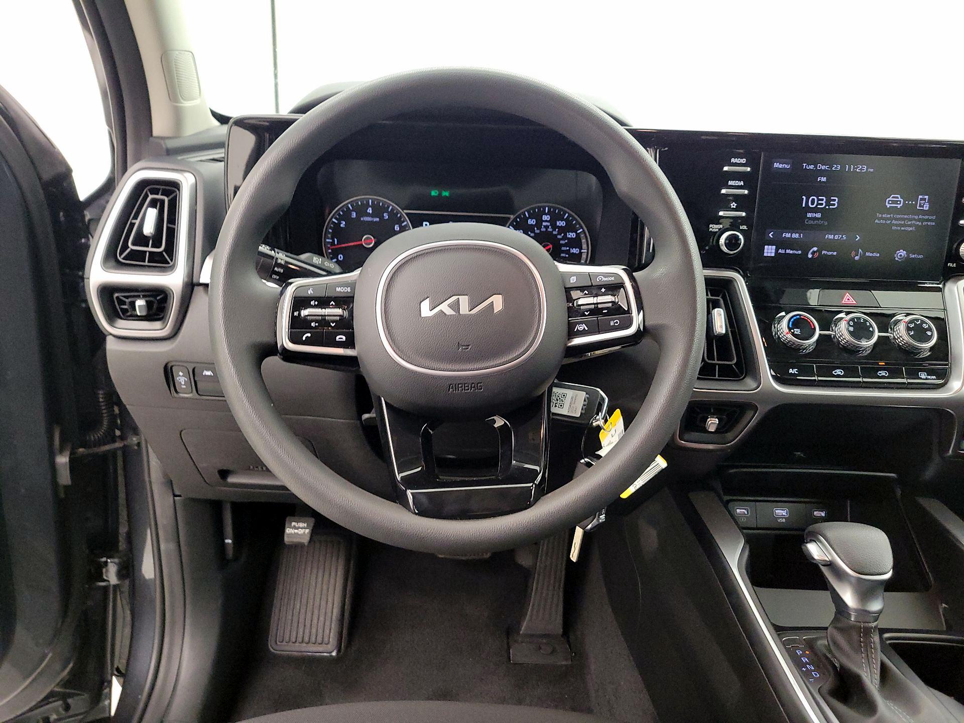 Thumbnail: 2023 Kia Sorento - 10