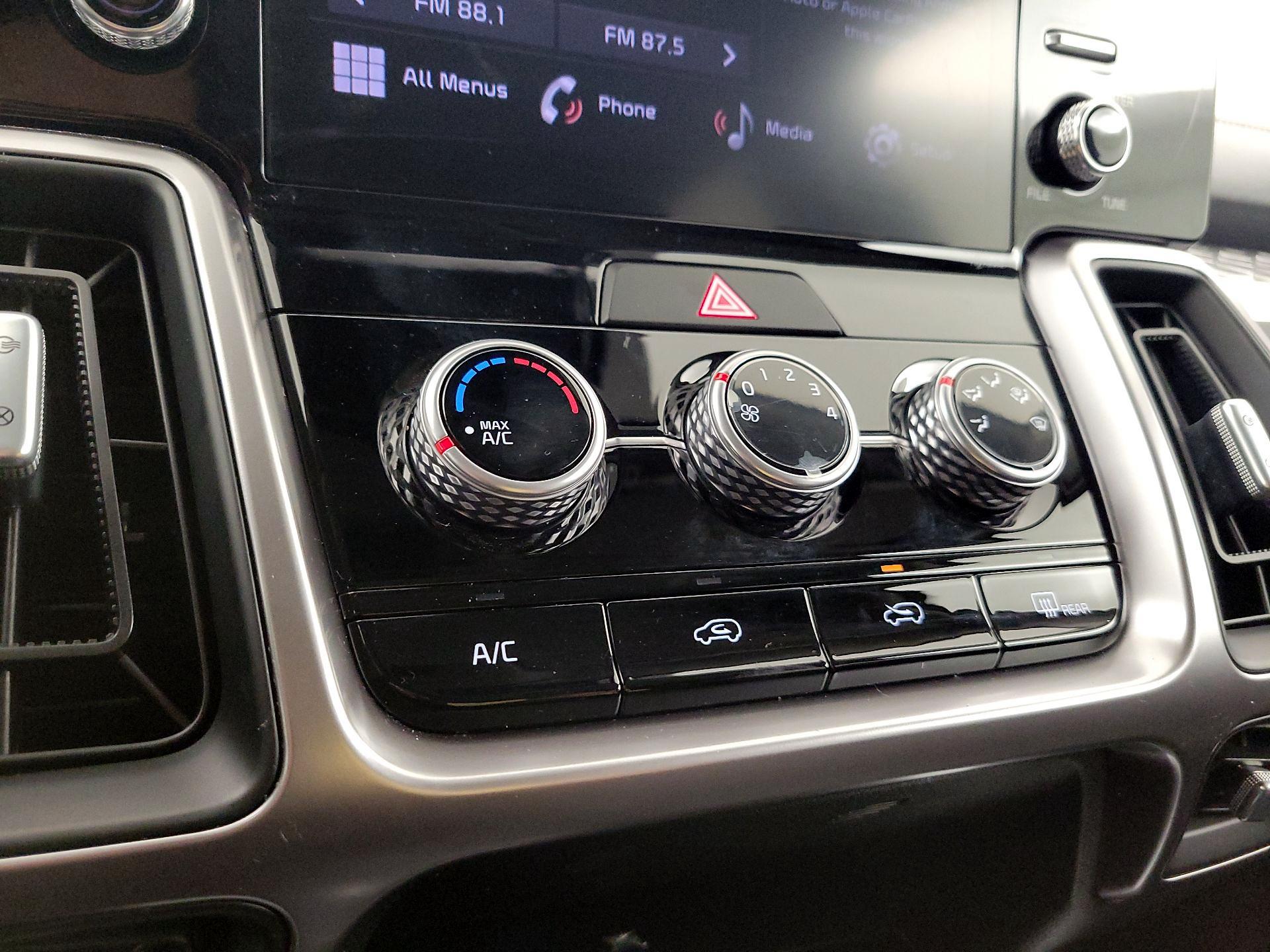 Thumbnail: 2023 Kia Sorento - 16