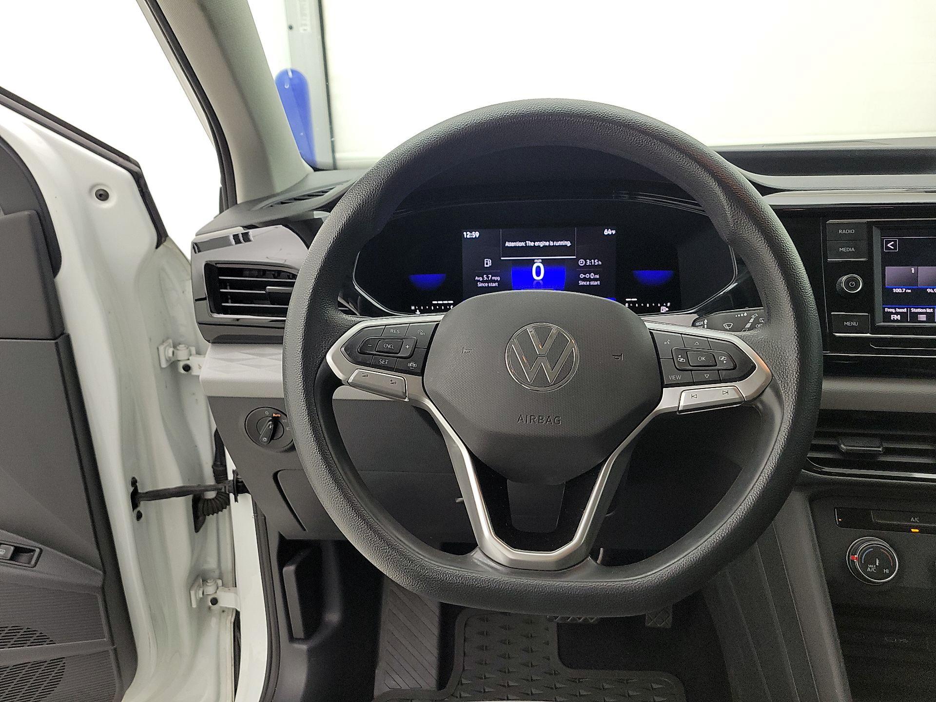 Thumbnail: 2022 Volkswagen Taos - 10