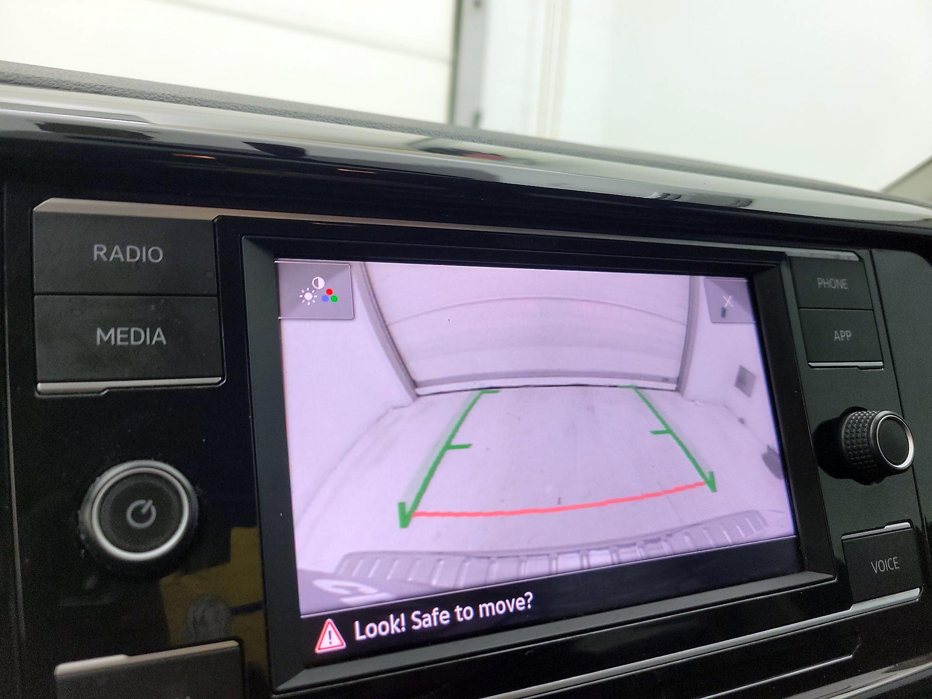 Thumbnail: 2022 Volkswagen Taos - 14