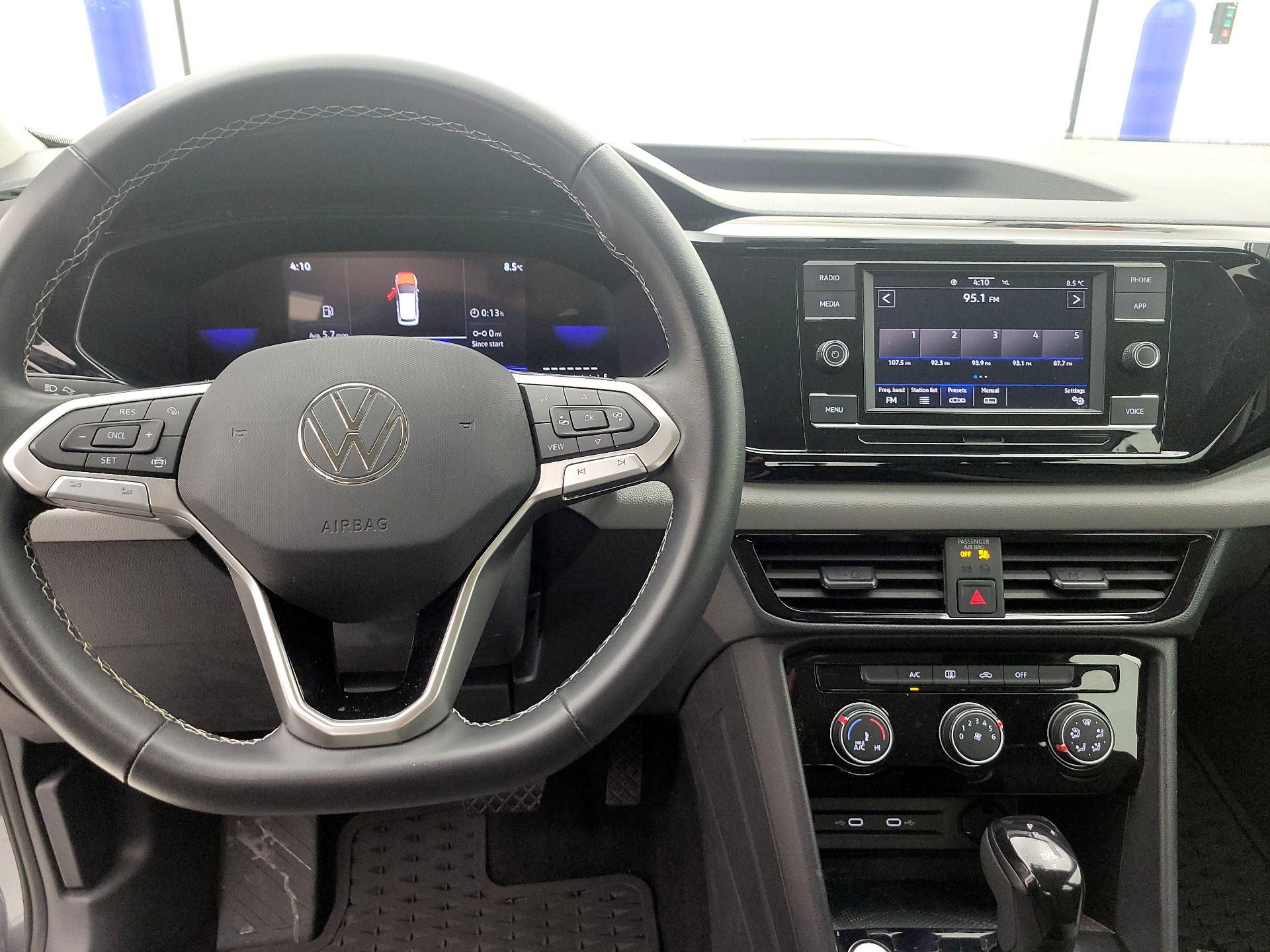 Thumbnail: 2023 Volkswagen Taos - 9