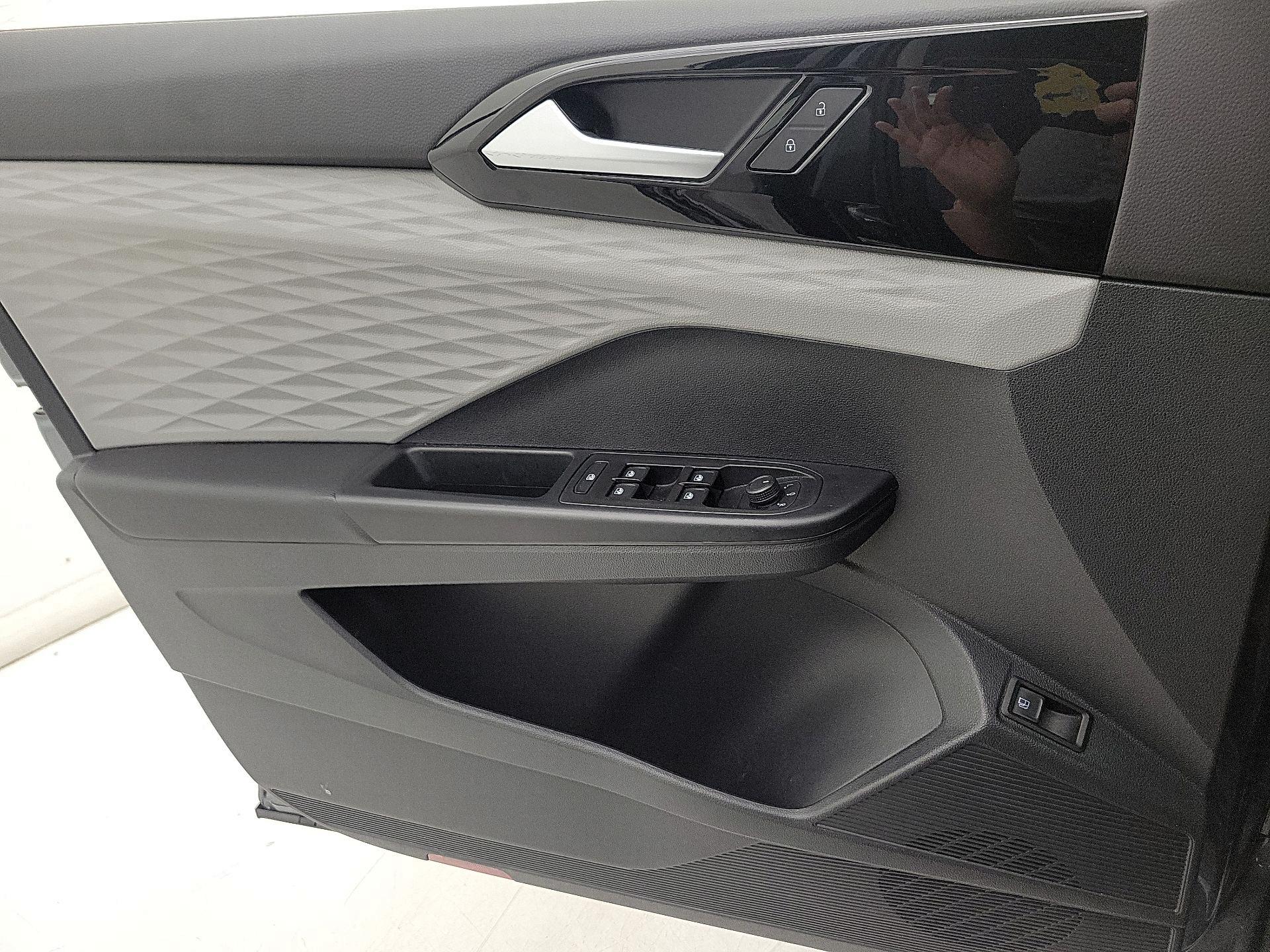 Thumbnail: 2023 Volkswagen Taos - 12