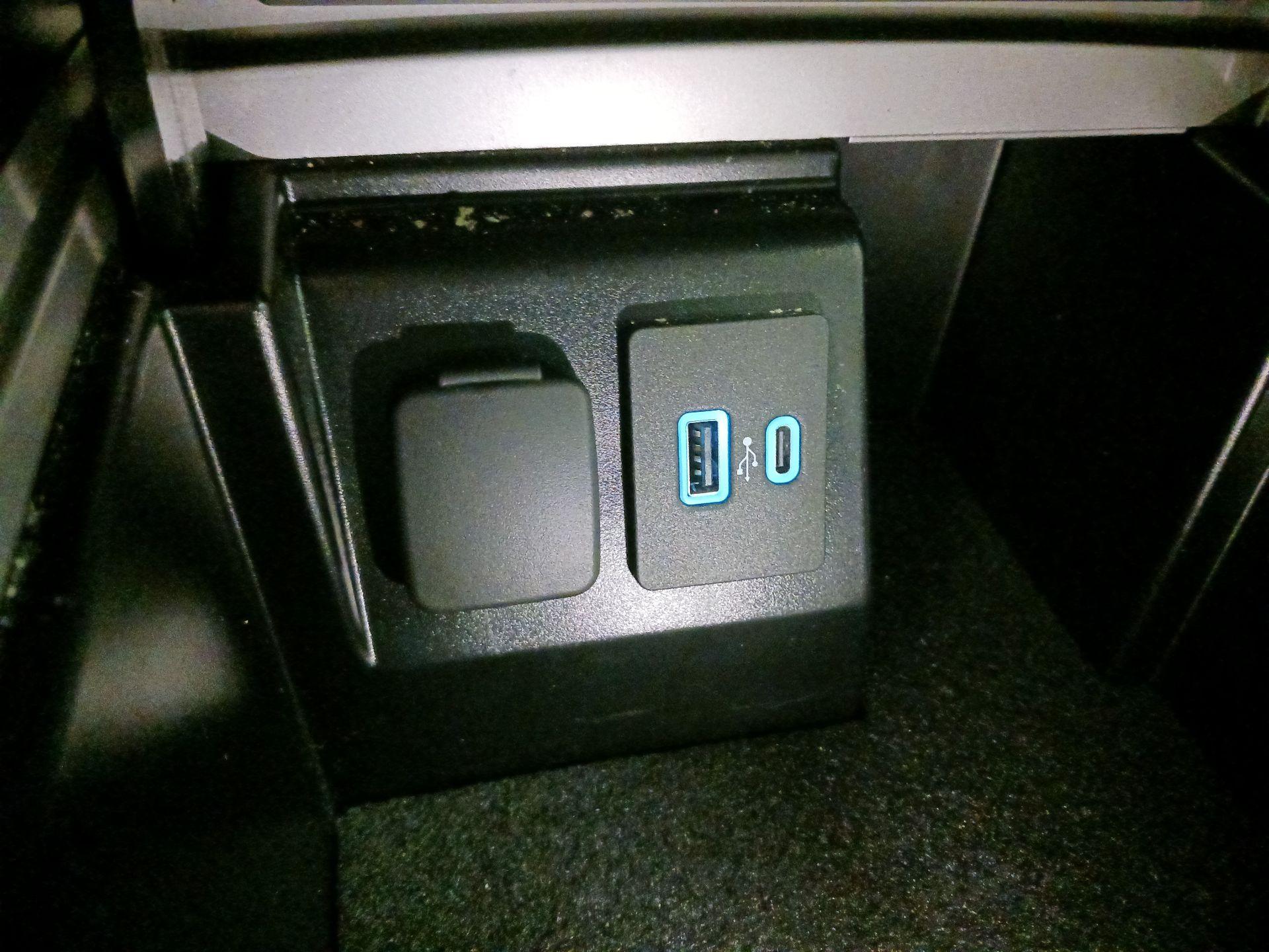 Thumbnail: 2022 Ford Explorer - 18