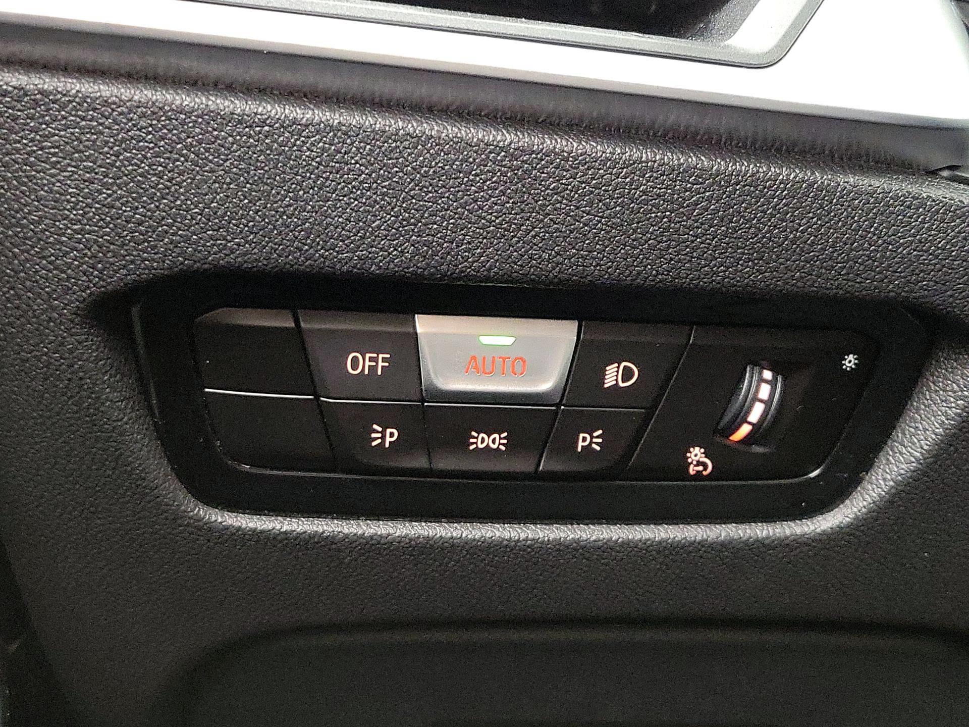 Thumbnail: 2019 BMW 3 Series - 13