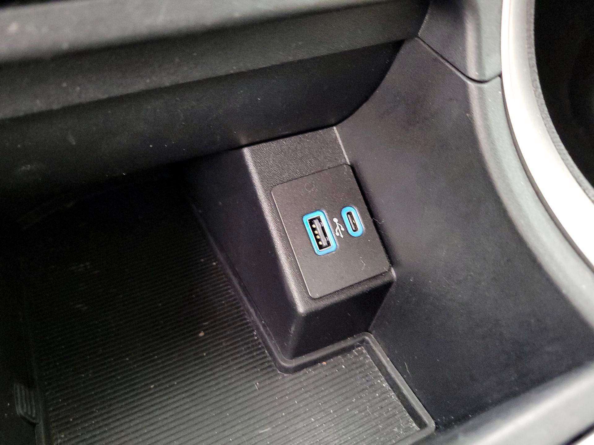 Thumbnail: 2021 Ford Edge - 18