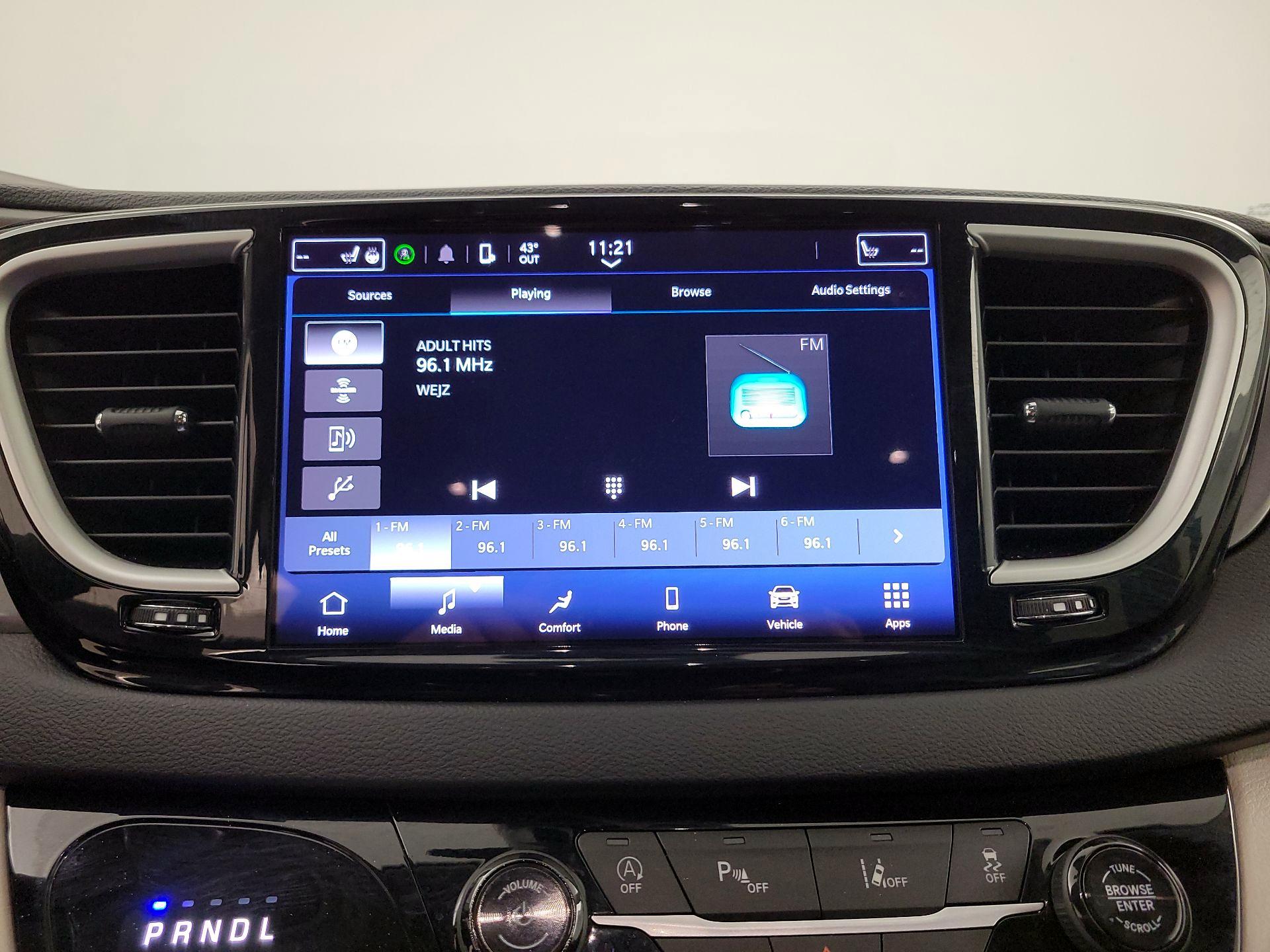 Thumbnail: 2023 Chrysler Pacifica - 15