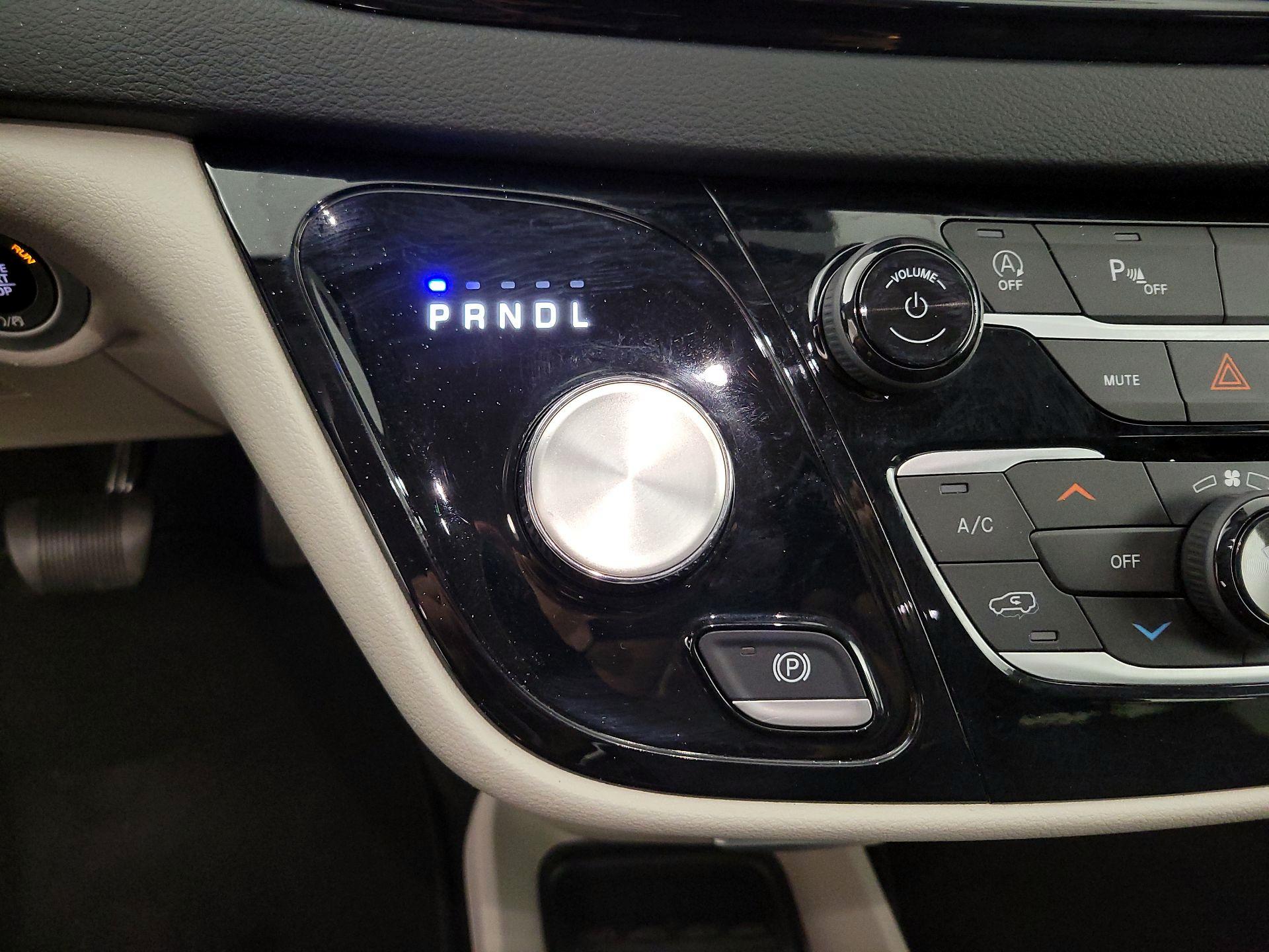 Thumbnail: 2023 Chrysler Pacifica - 17