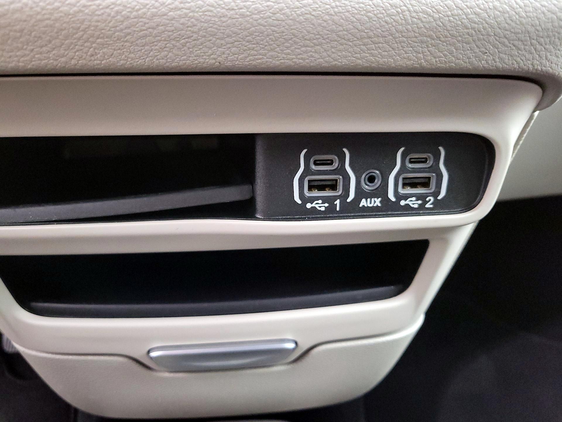 Thumbnail: 2023 Chrysler Pacifica - 18