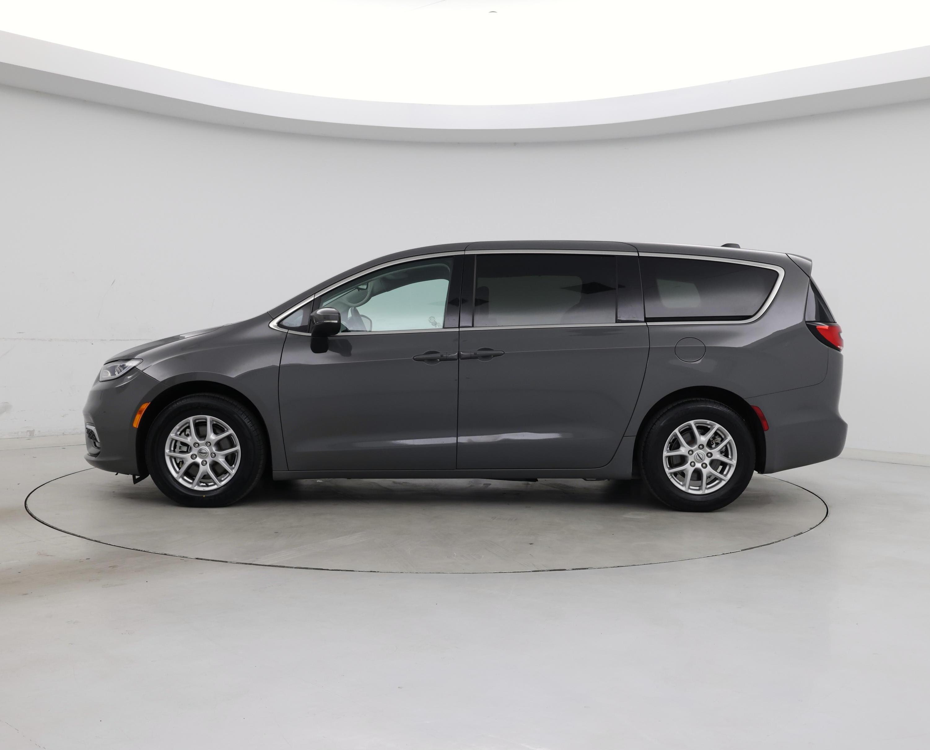 Thumbnail: 2023 Chrysler Pacifica - 3