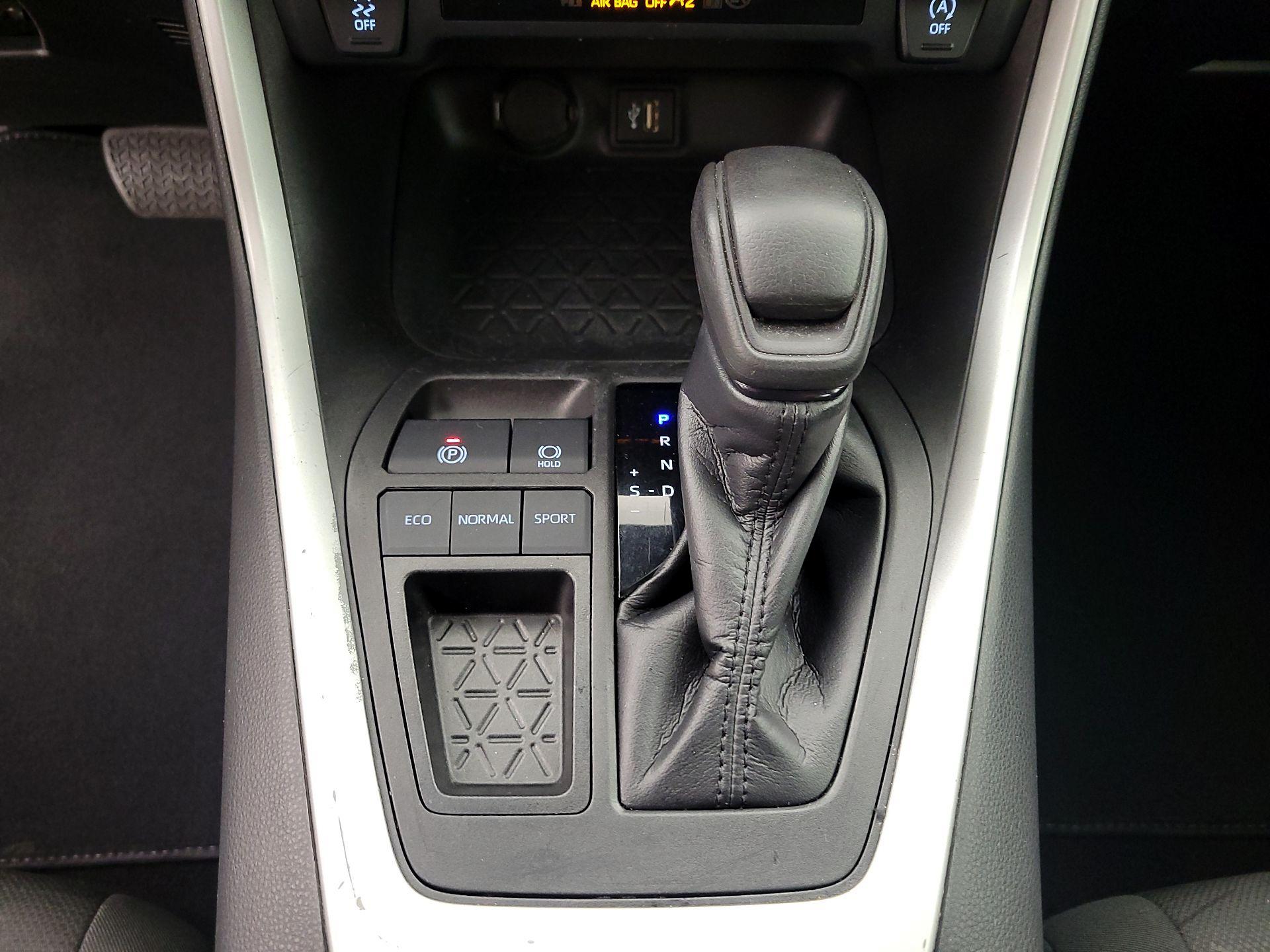 Thumbnail: 2023 Toyota RAV4 - 17