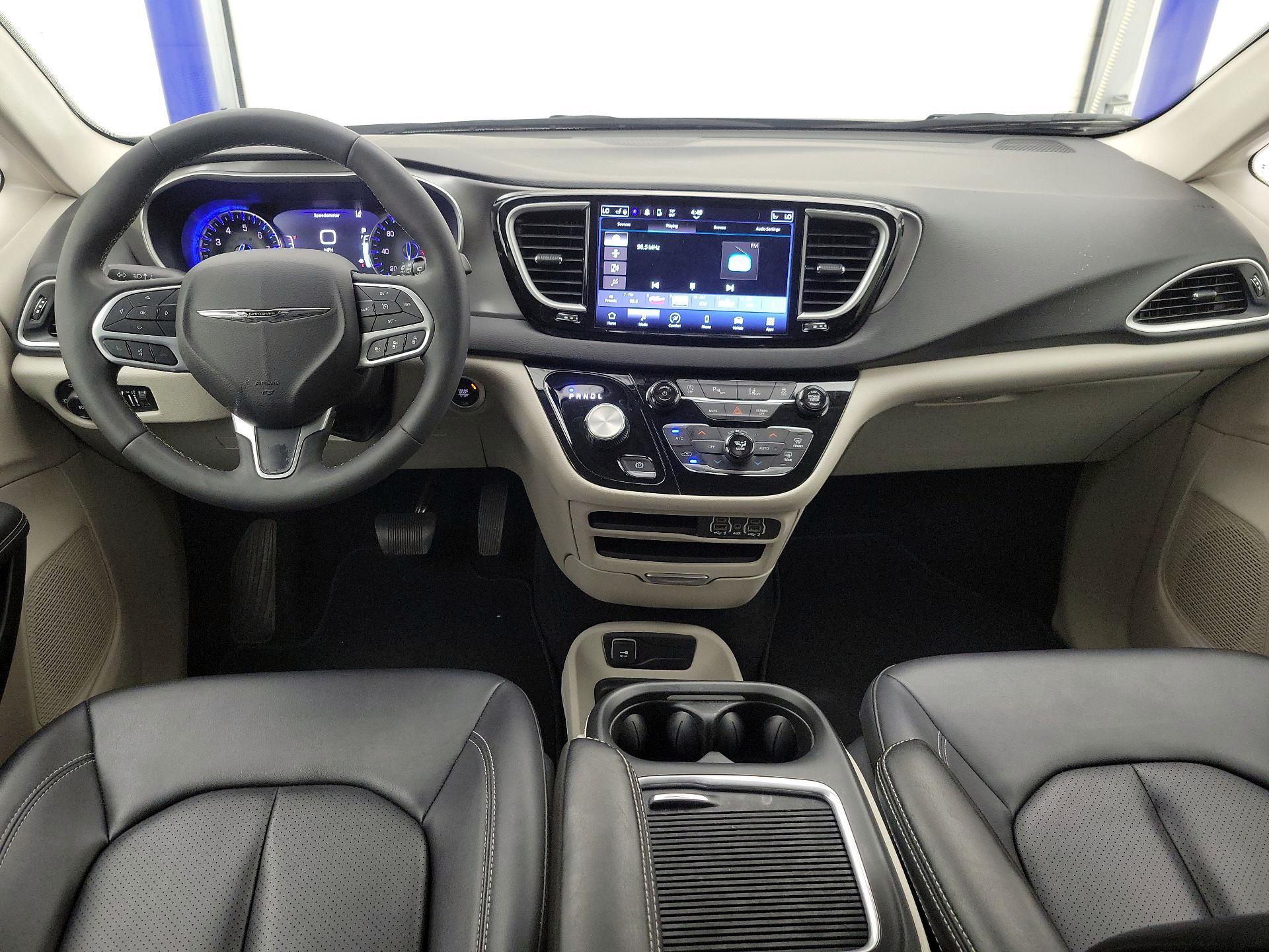 Thumbnail: 2024 Chrysler Pacifica - 9