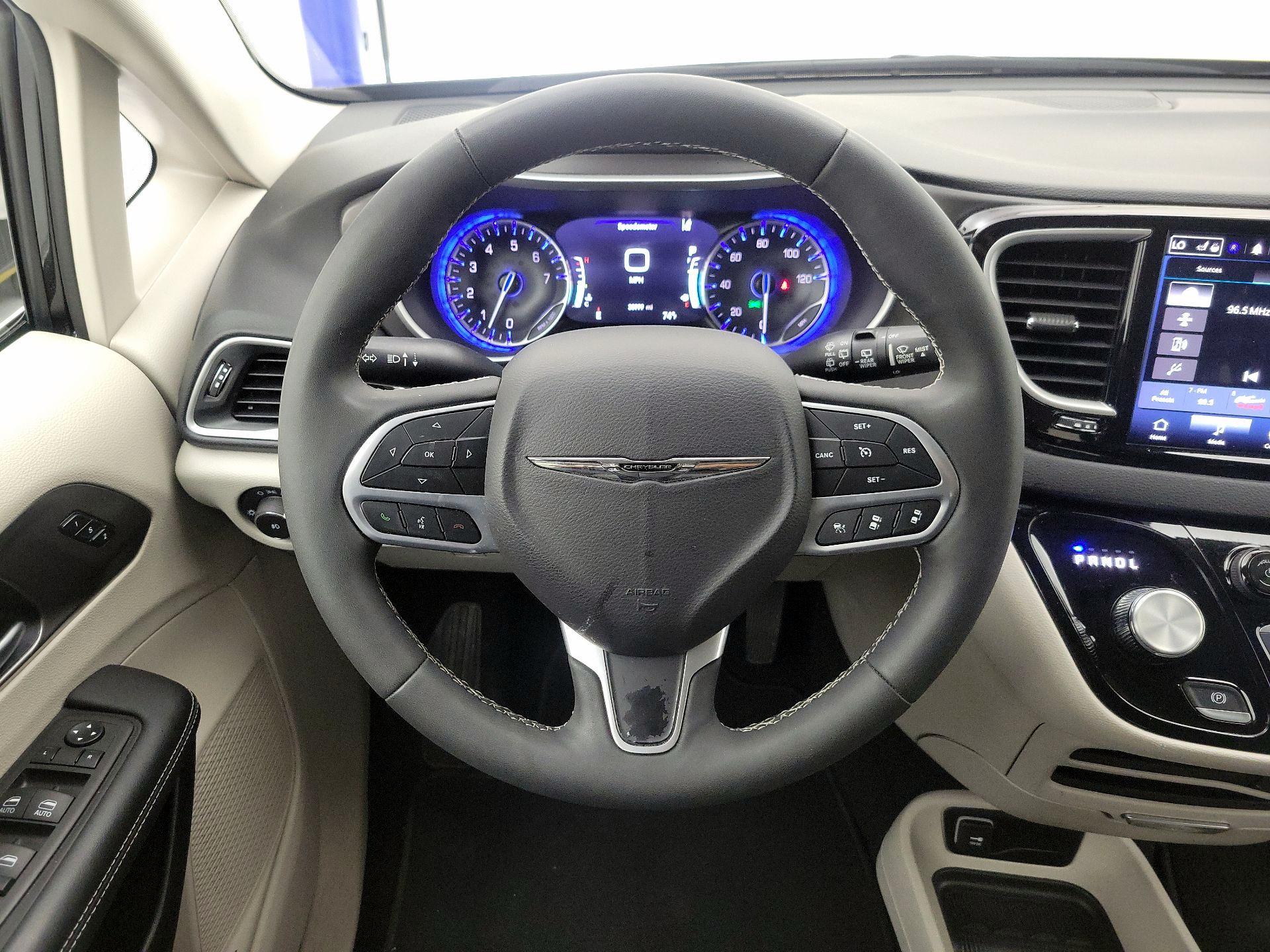 Thumbnail: 2024 Chrysler Pacifica - 10