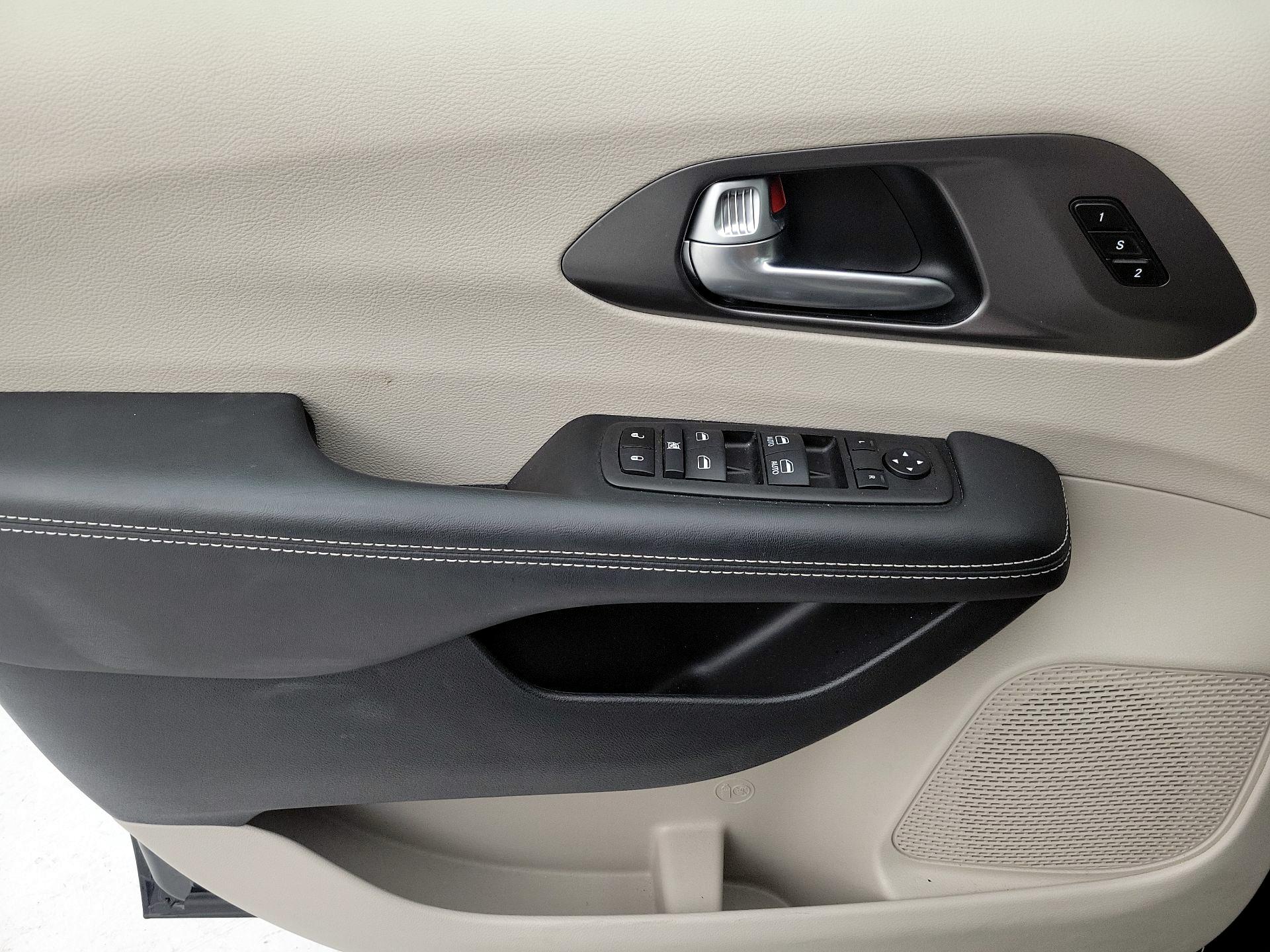 Thumbnail: 2024 Chrysler Pacifica - 12