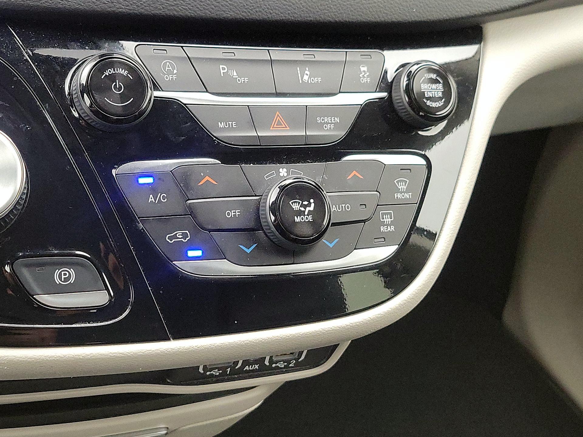 Thumbnail: 2024 Chrysler Pacifica - 16