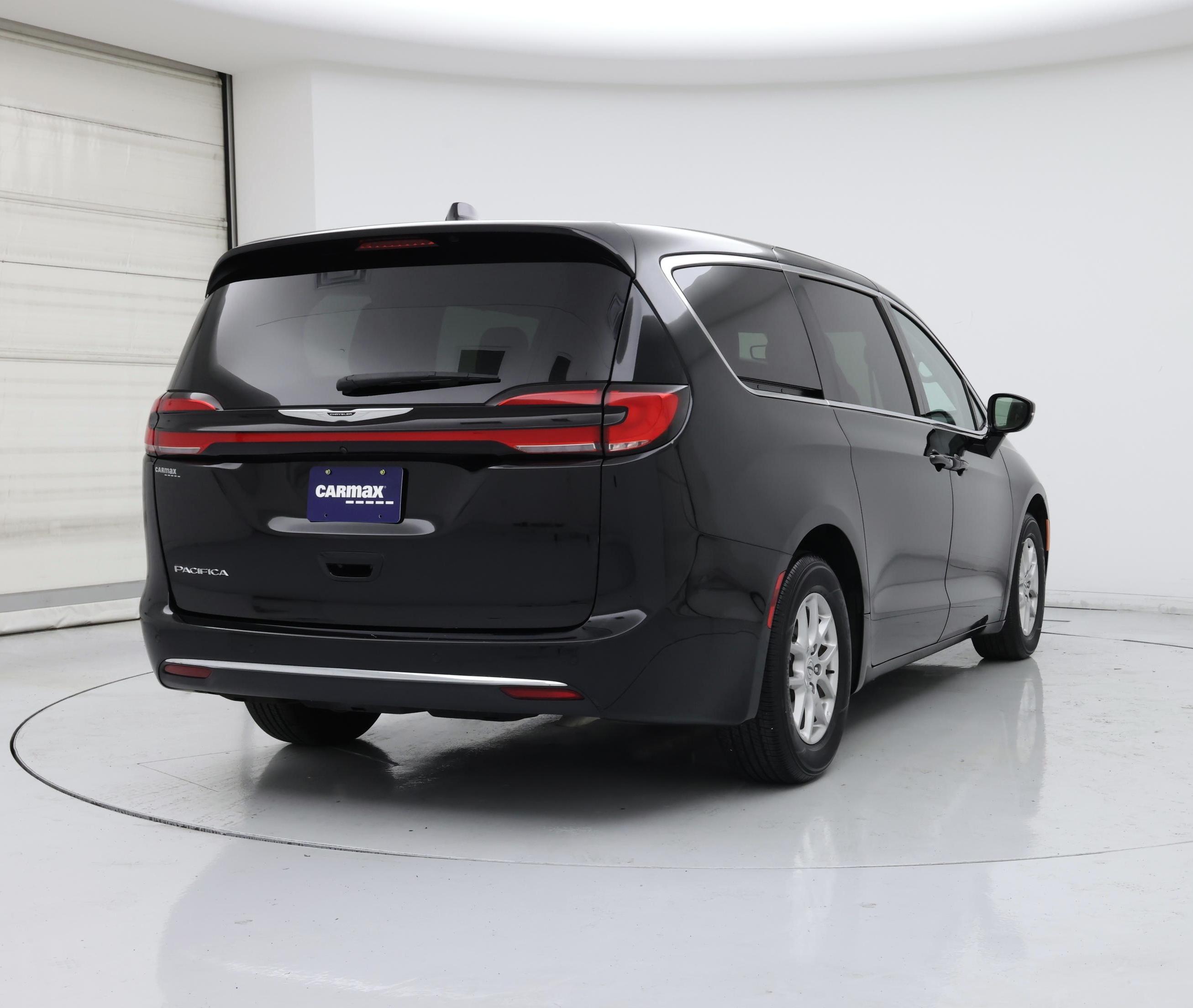 Thumbnail: 2024 Chrysler Pacifica - 8