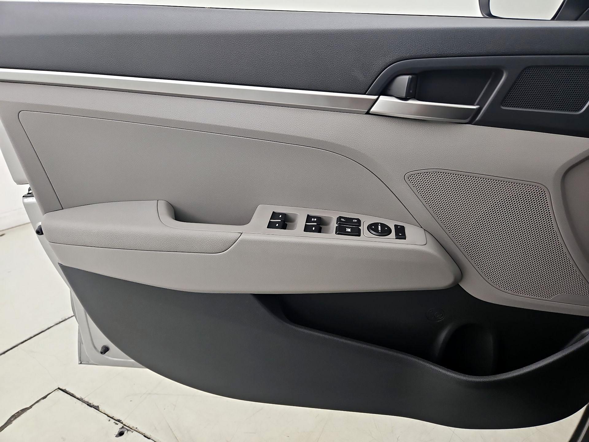 Thumbnail: 2020 Hyundai Elantra - 12