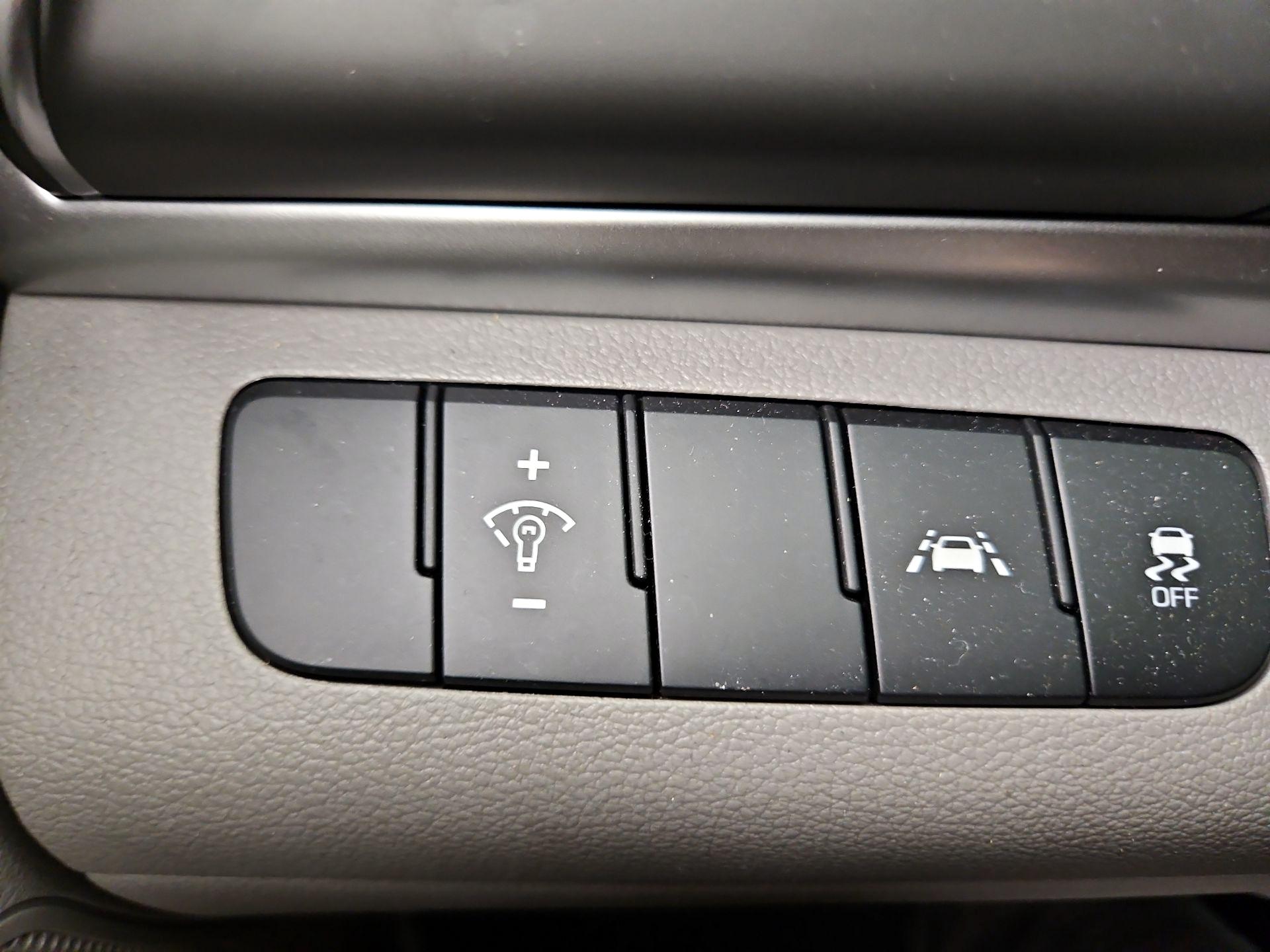 Thumbnail: 2020 Hyundai Elantra - 13