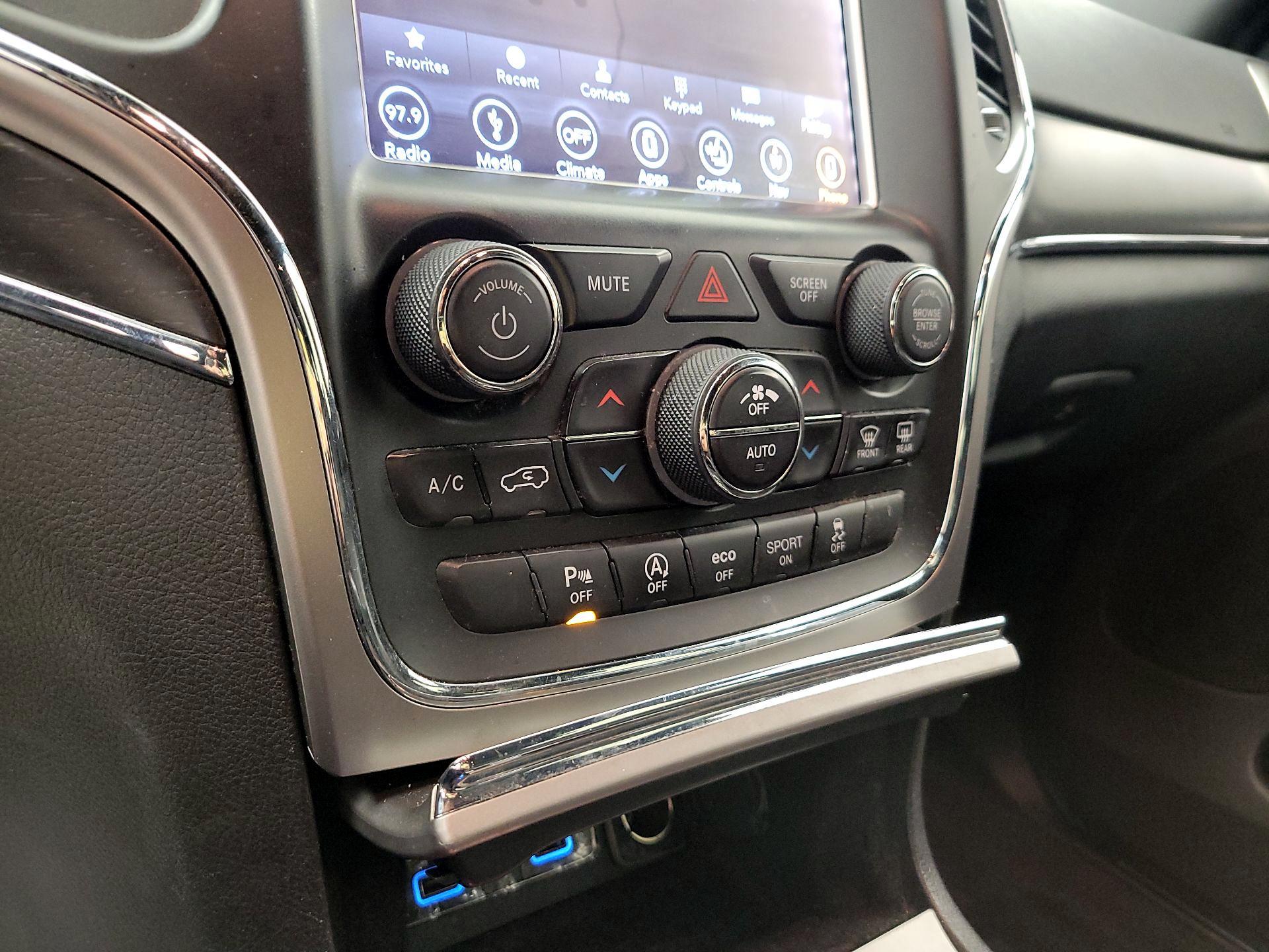 Thumbnail: 2018 Jeep Grand Cherokee - 17