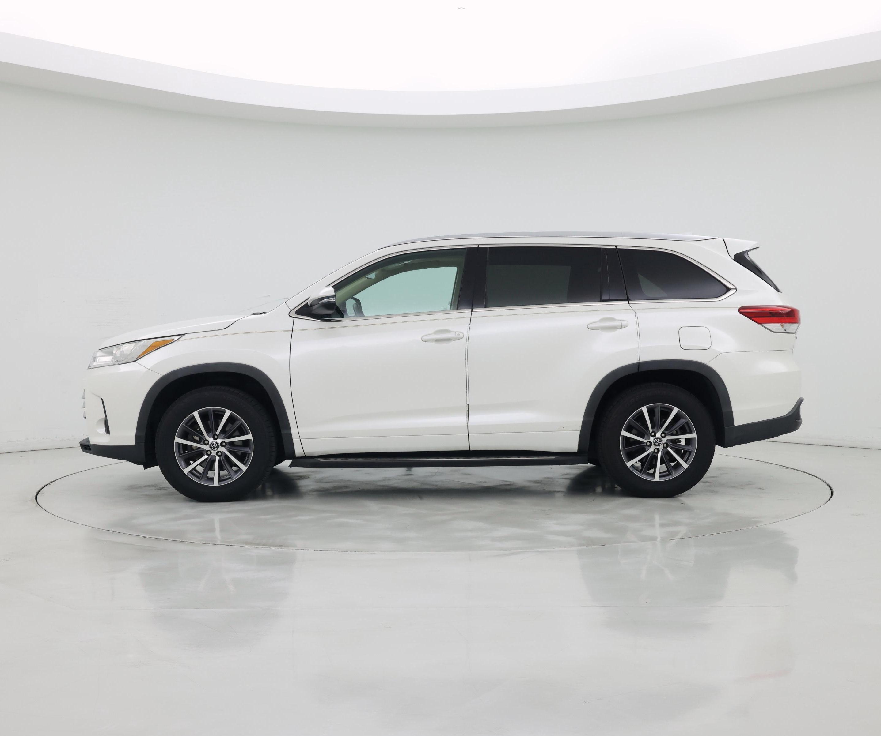 Thumbnail: 2017 Toyota Highlander - 3