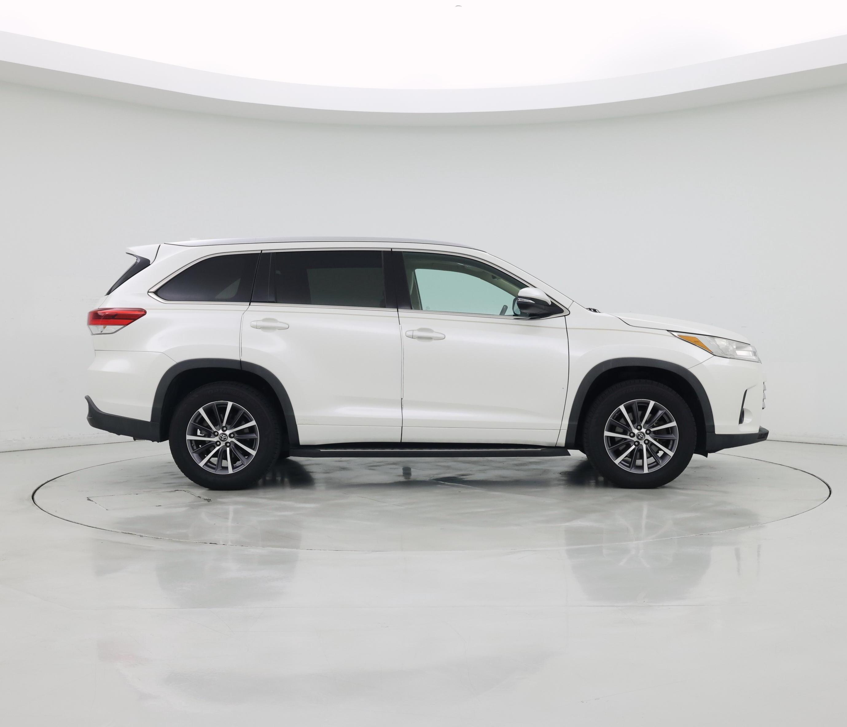 Thumbnail: 2017 Toyota Highlander - 7