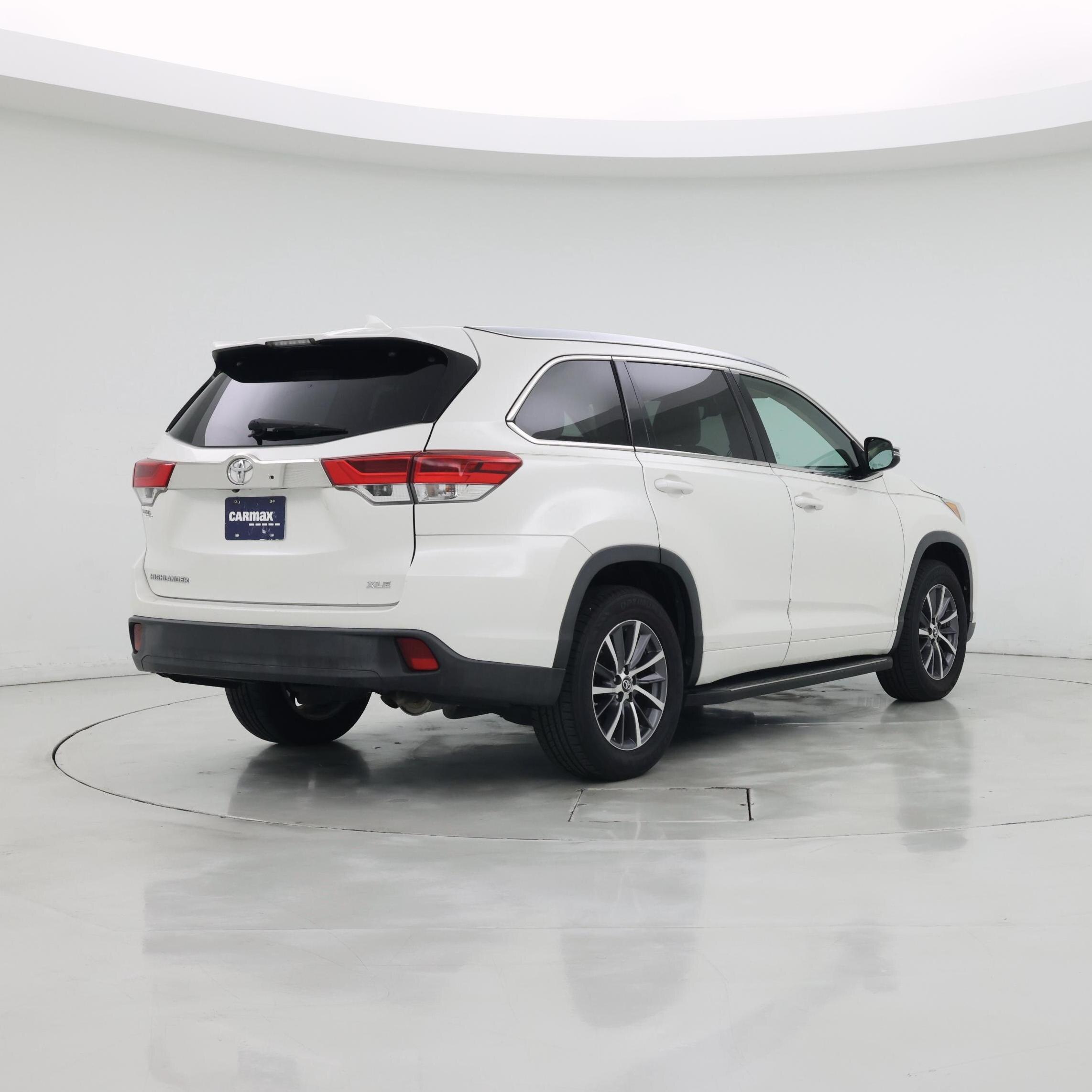 Thumbnail: 2017 Toyota Highlander - 8