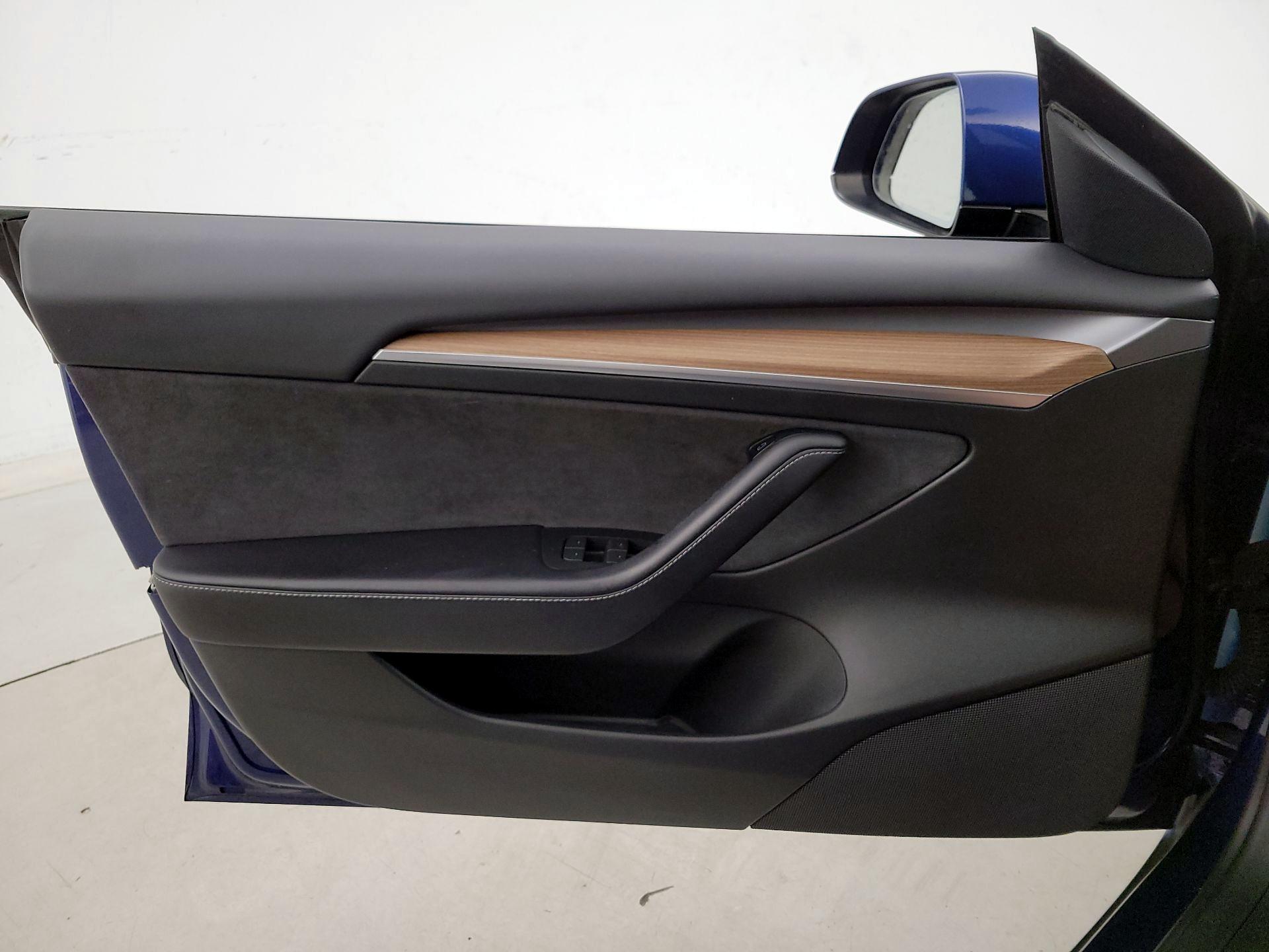 Thumbnail: 2022 Tesla Model 3 - 12